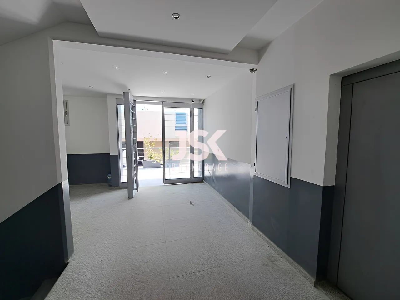 Building for Rent in Dekwaneh