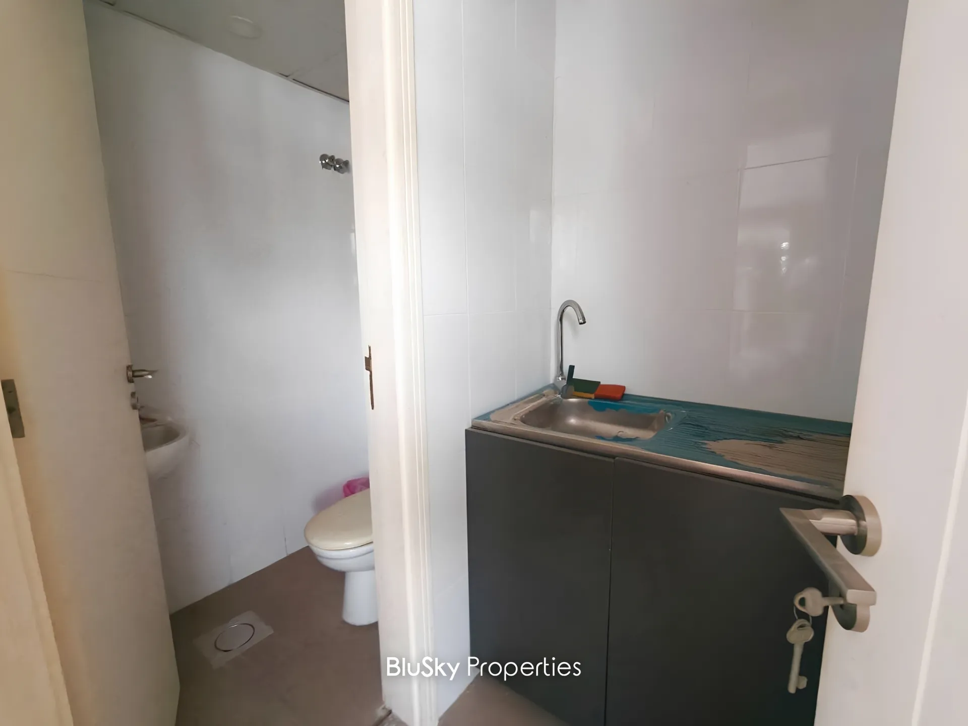 Office for rent in Dekwaneh, lebanon