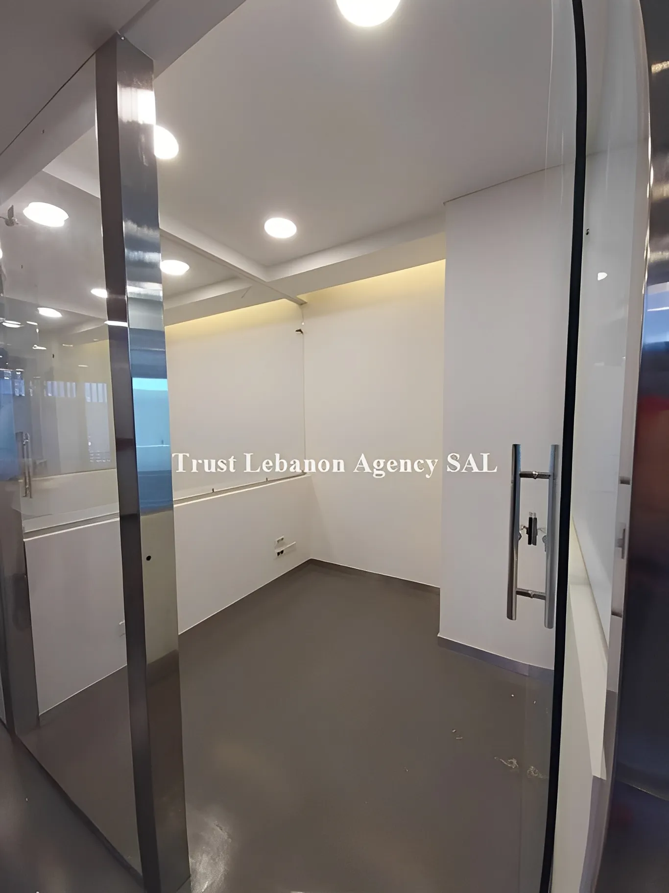 Office for rent in Baabda, Furn Al Chebak