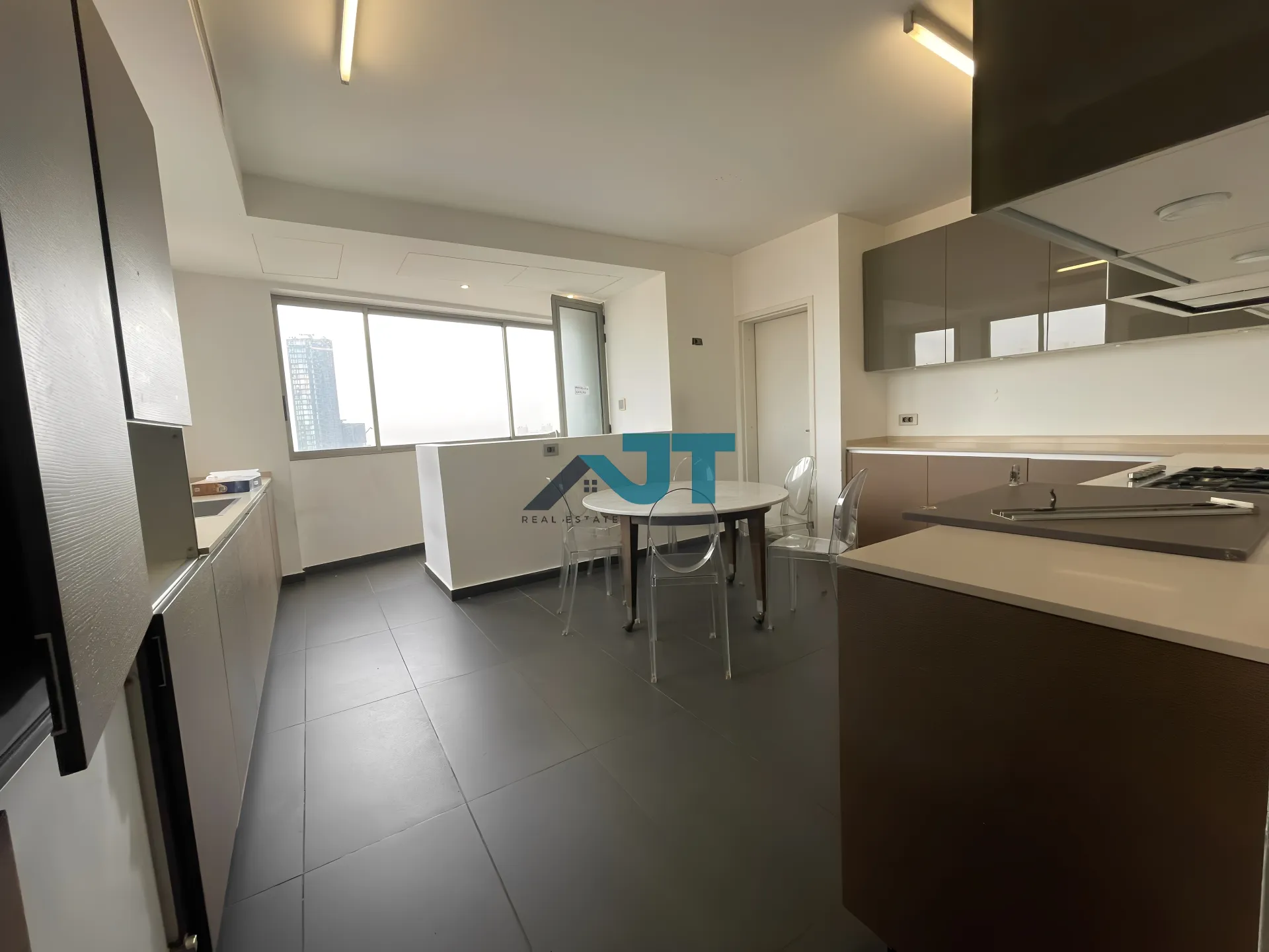 Apartment for Sale in Saife - 3 bed, 4 bath