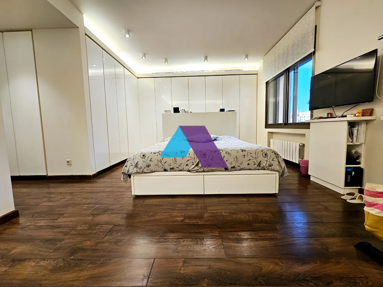 Apartment for sale in Ramlet El Baida, Beirut, Lebanon
