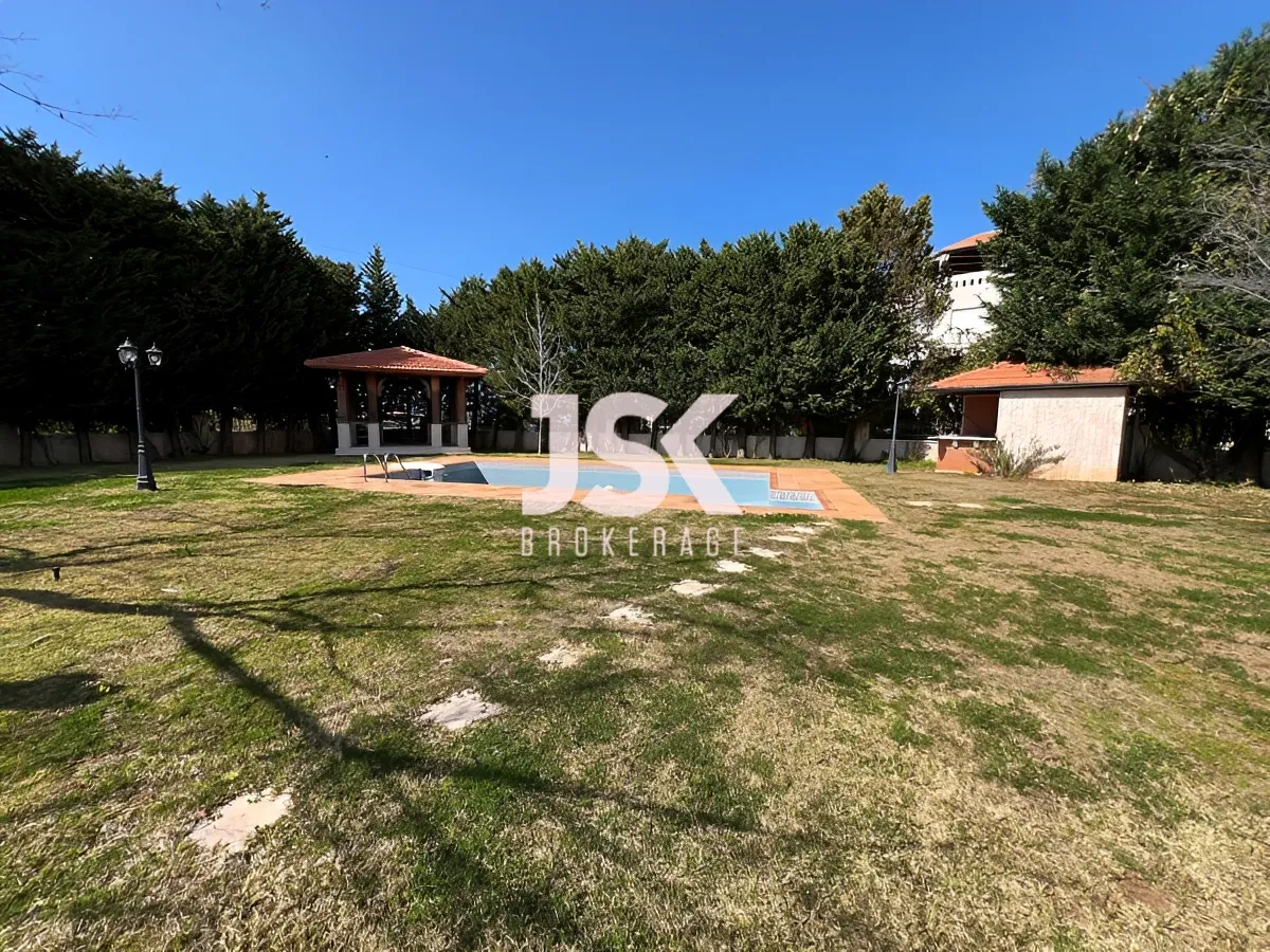 Villa for Rent in Fatqa, Lebanon - 5 bed, 7 bath