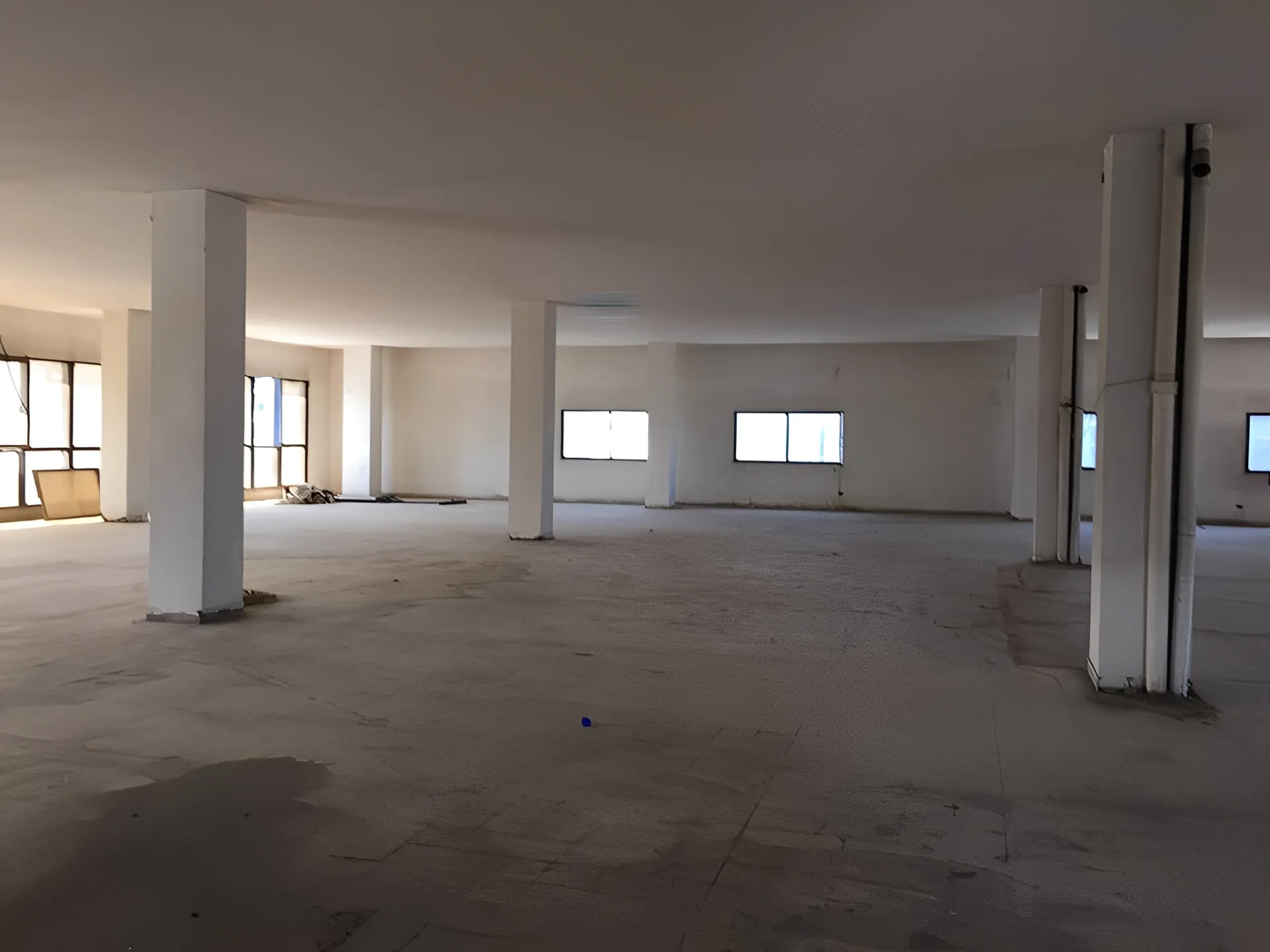 Showroom Property For Sale in Metn, Dawra