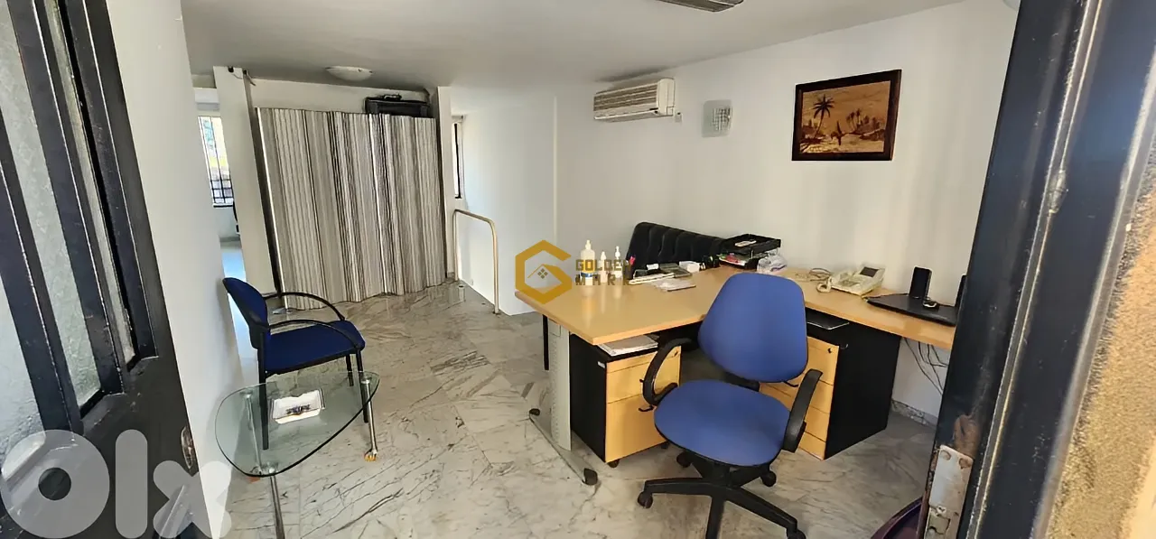 Showroom for sale in Dekwaneh