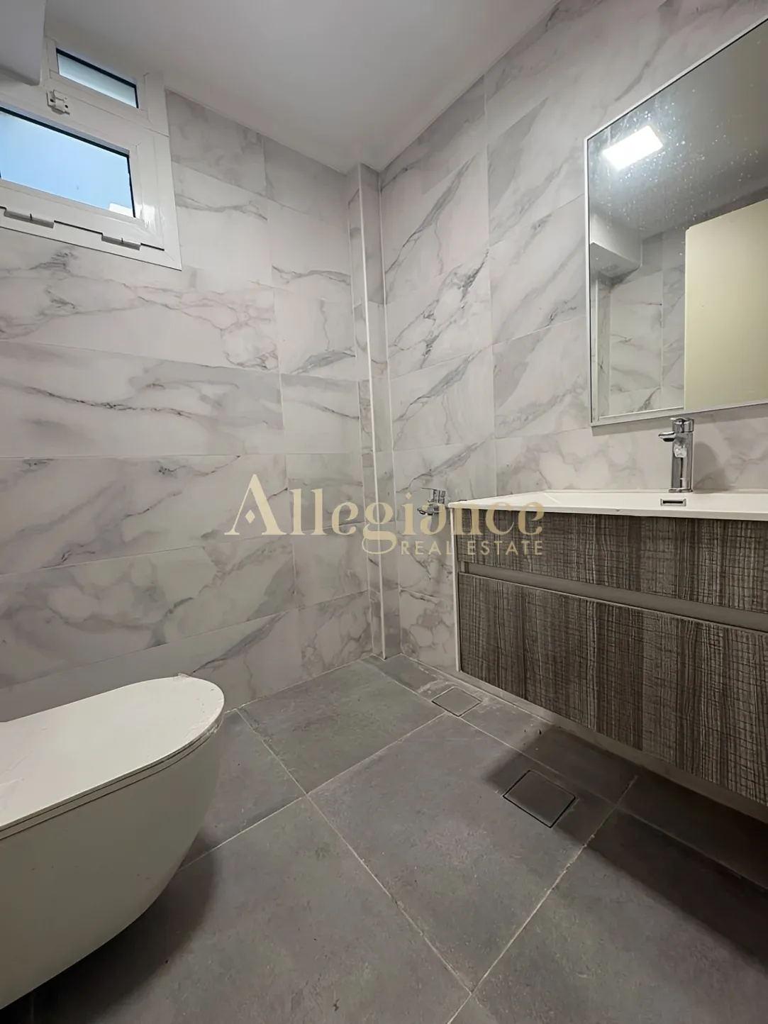 Shop for rent in Badaro