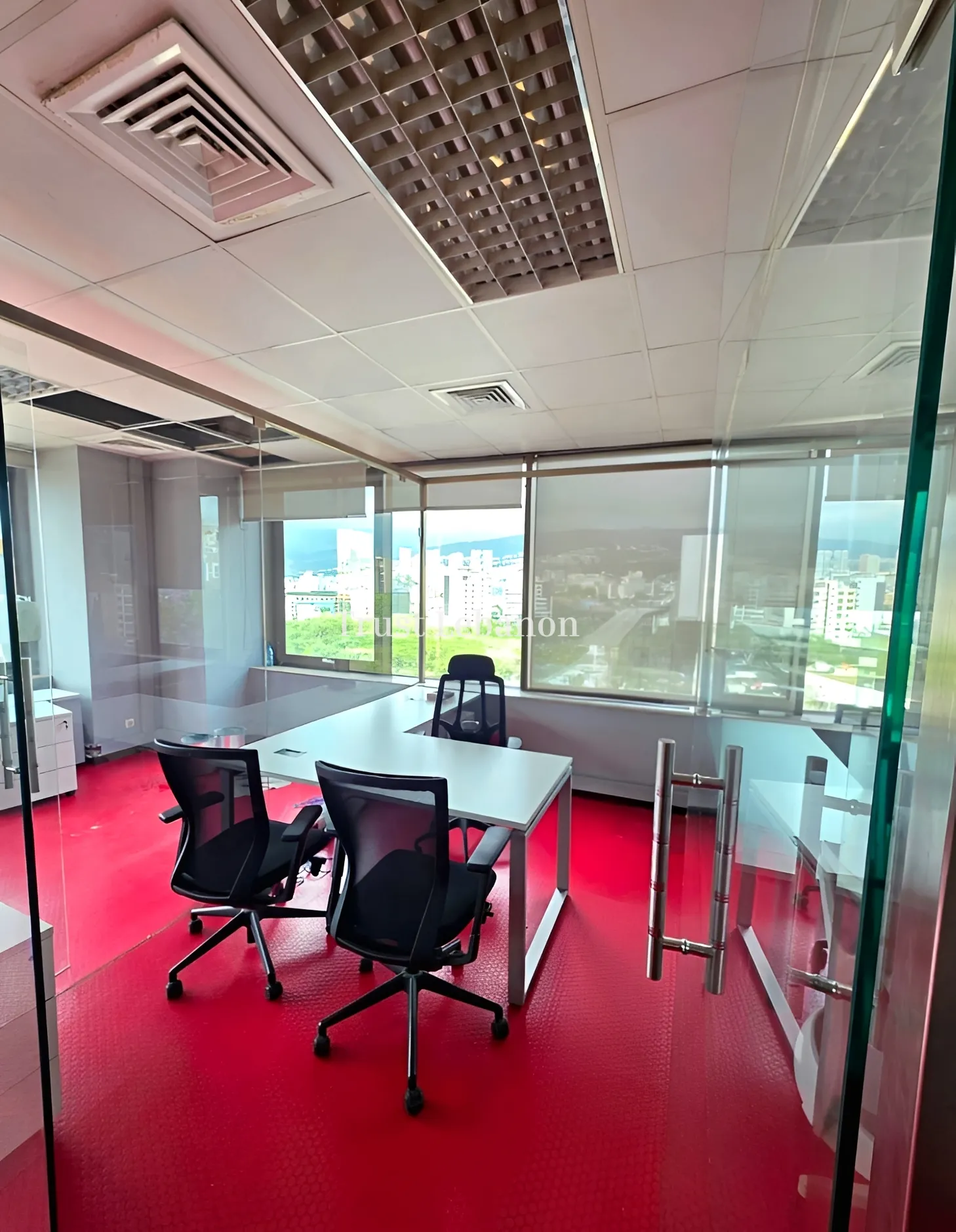 Office for rent in Sin El Fil, Lebanon