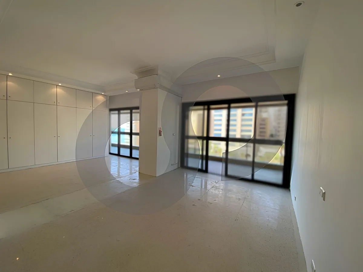 Apartment for Sale in Ramlet El Baida, Bayrut, Lebanon