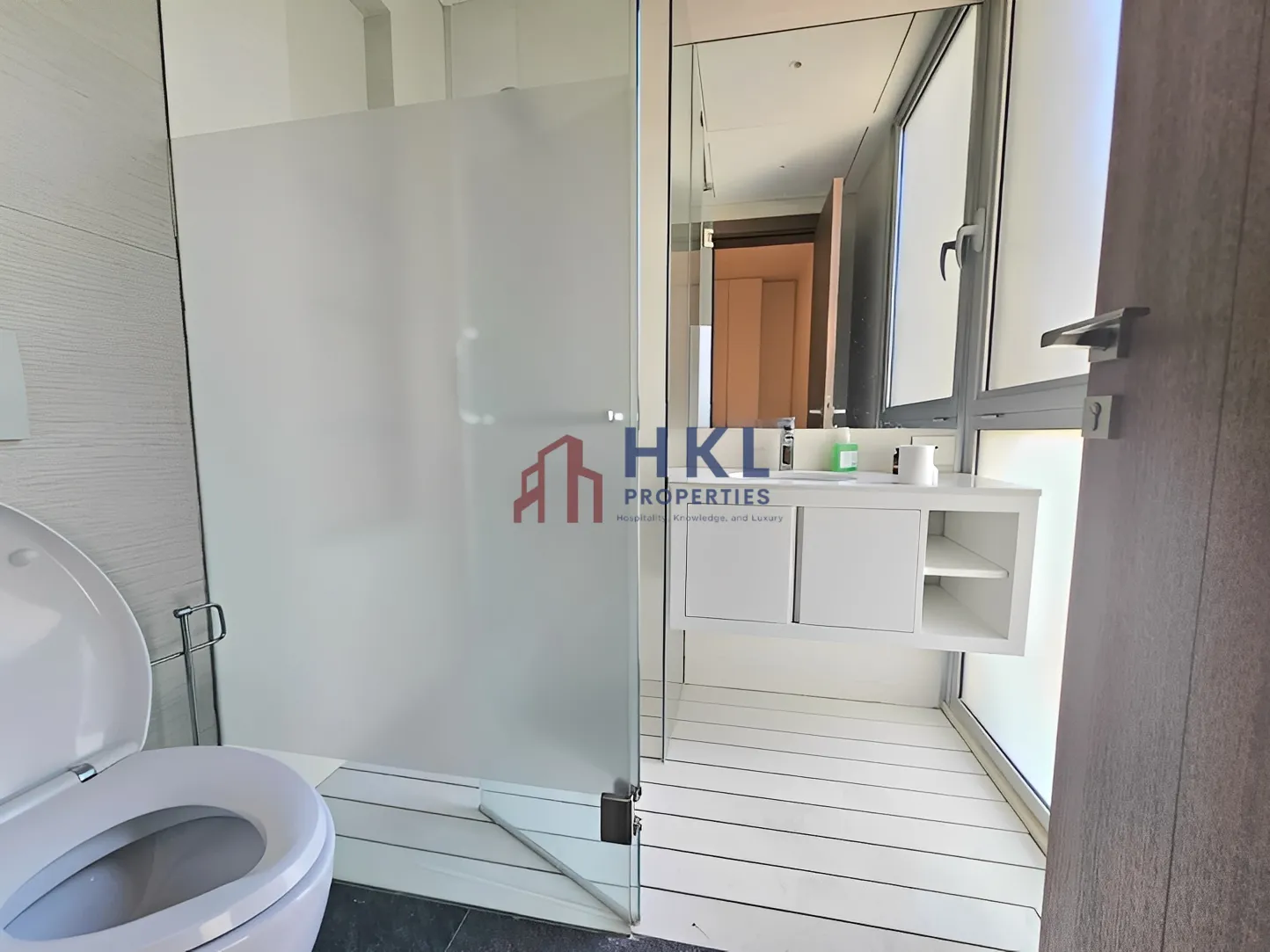 Apartment for Rent in Sursock, Bayrut, Lebanon - 2 bed, 3 bath