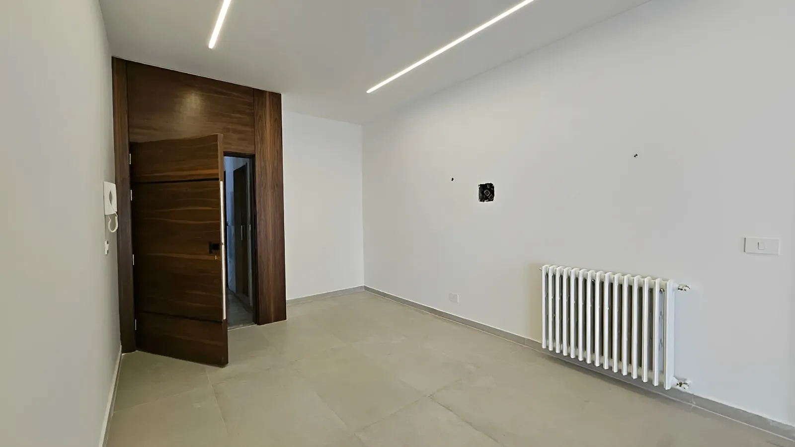 Apartment for Sale in Ballouneh - 4 bed, 4 bath