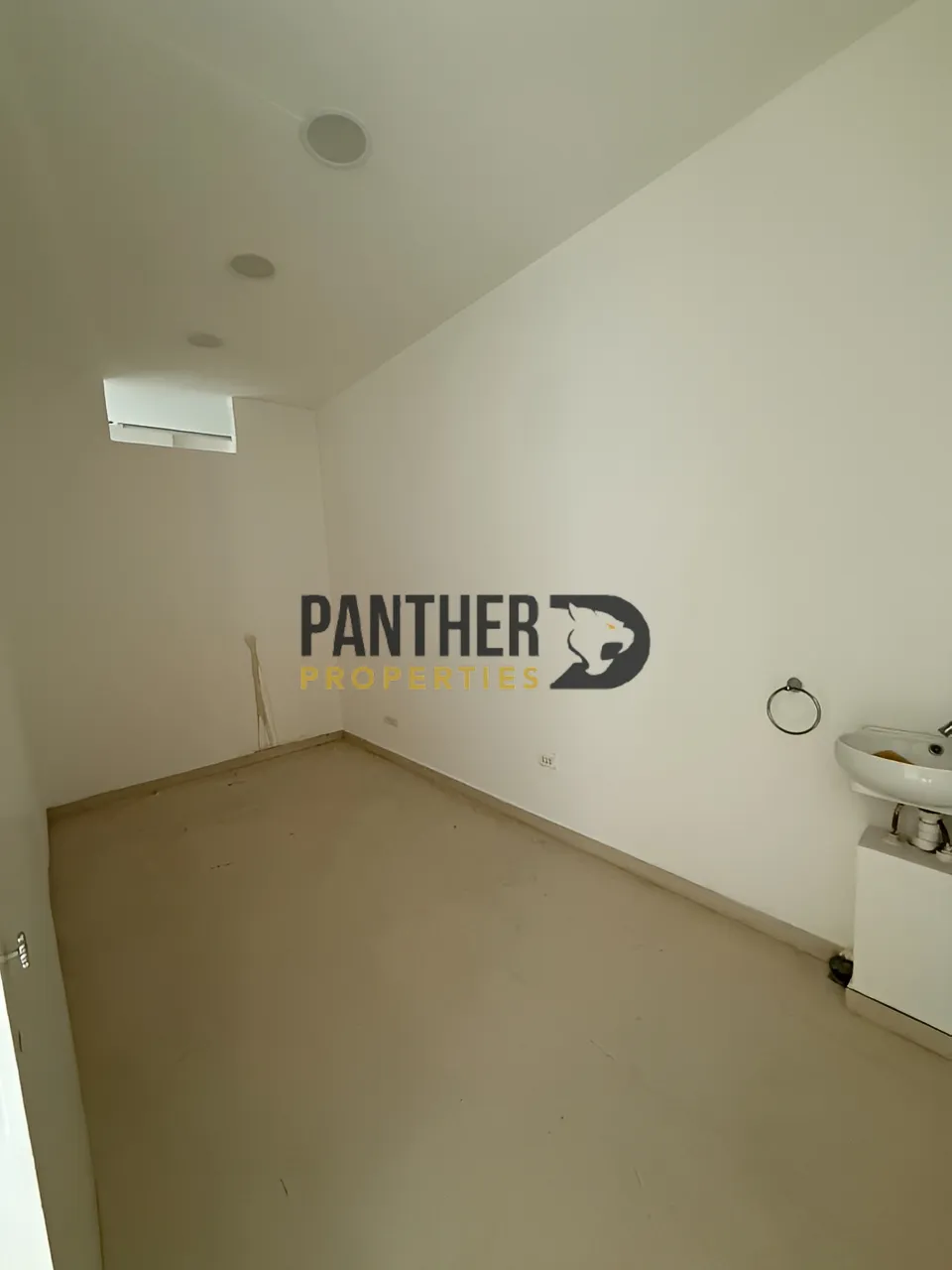 Shop for rent in Mansourieh, lebanon