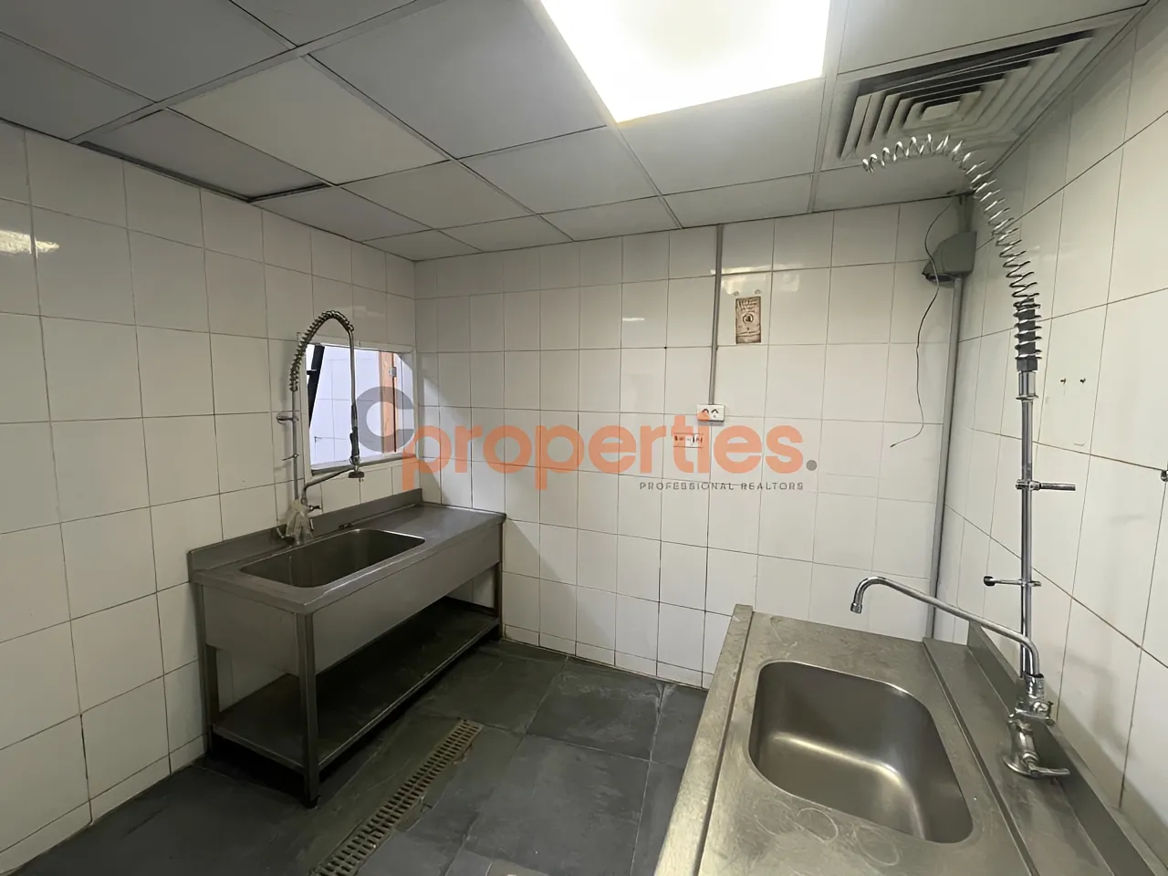 Restaurant for Rent in Saifi Village