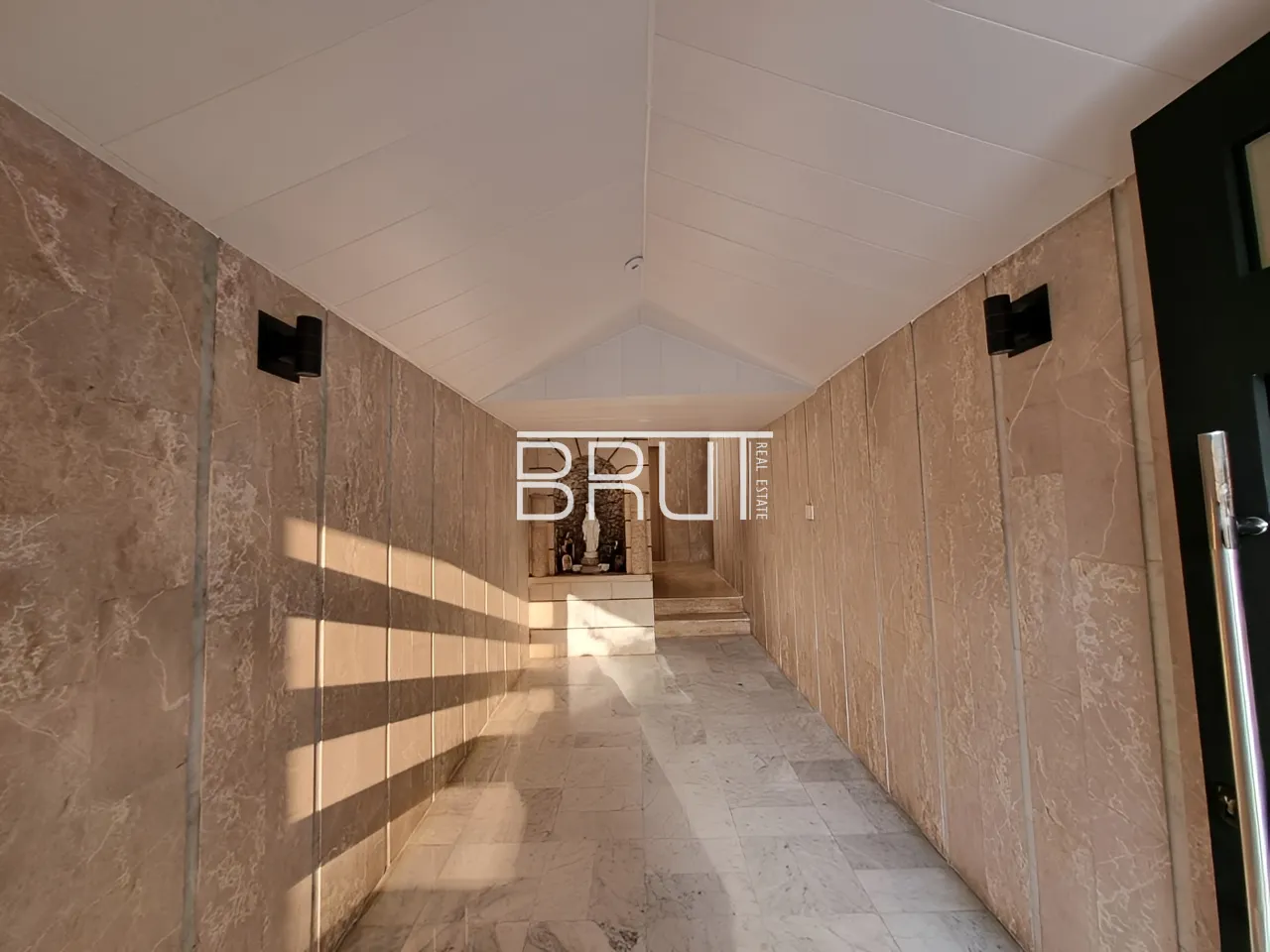 Apartment for Sale in Ballouneh