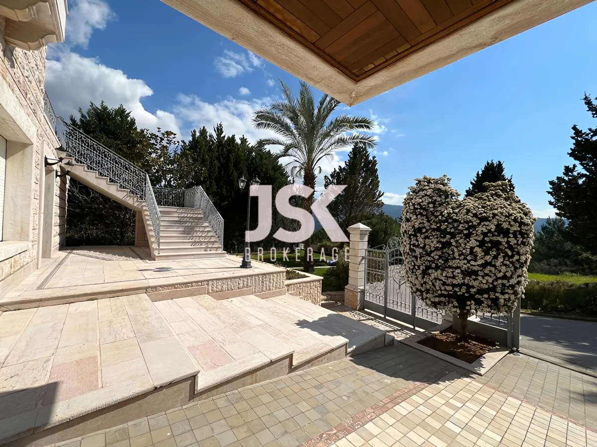 Villa for Sale in Fatqa, Lebanon - 5 bed, 7 bath