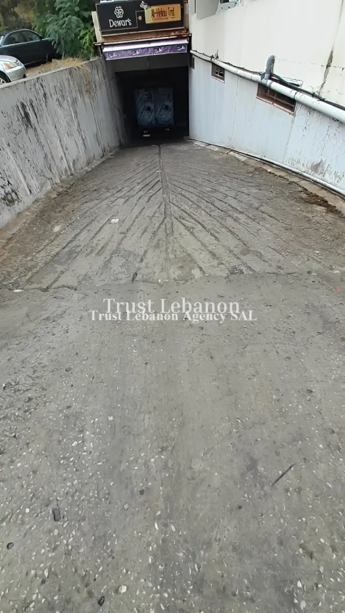 Warehouse for sale in Hadath