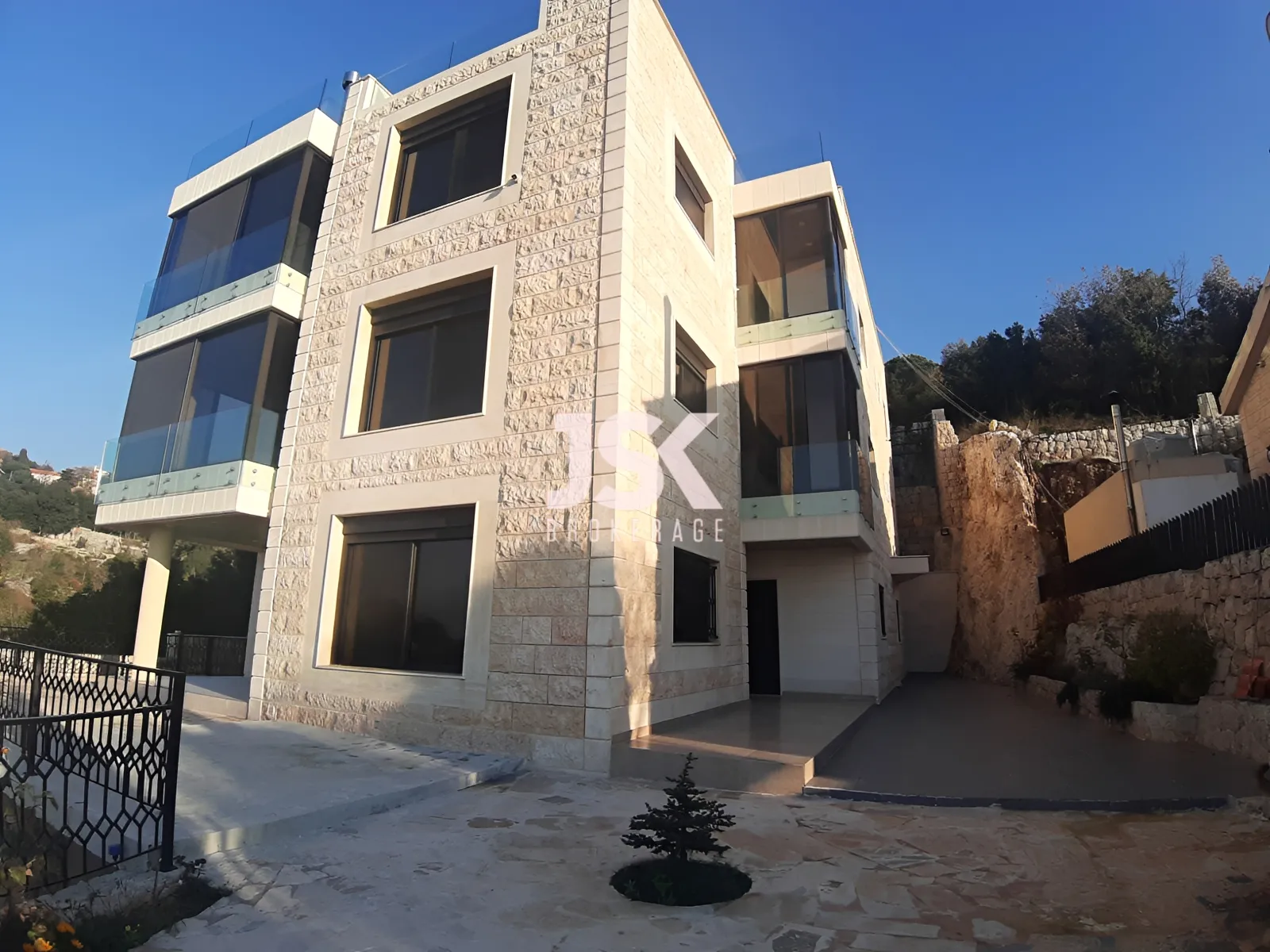 Building for Sale in Ghosta