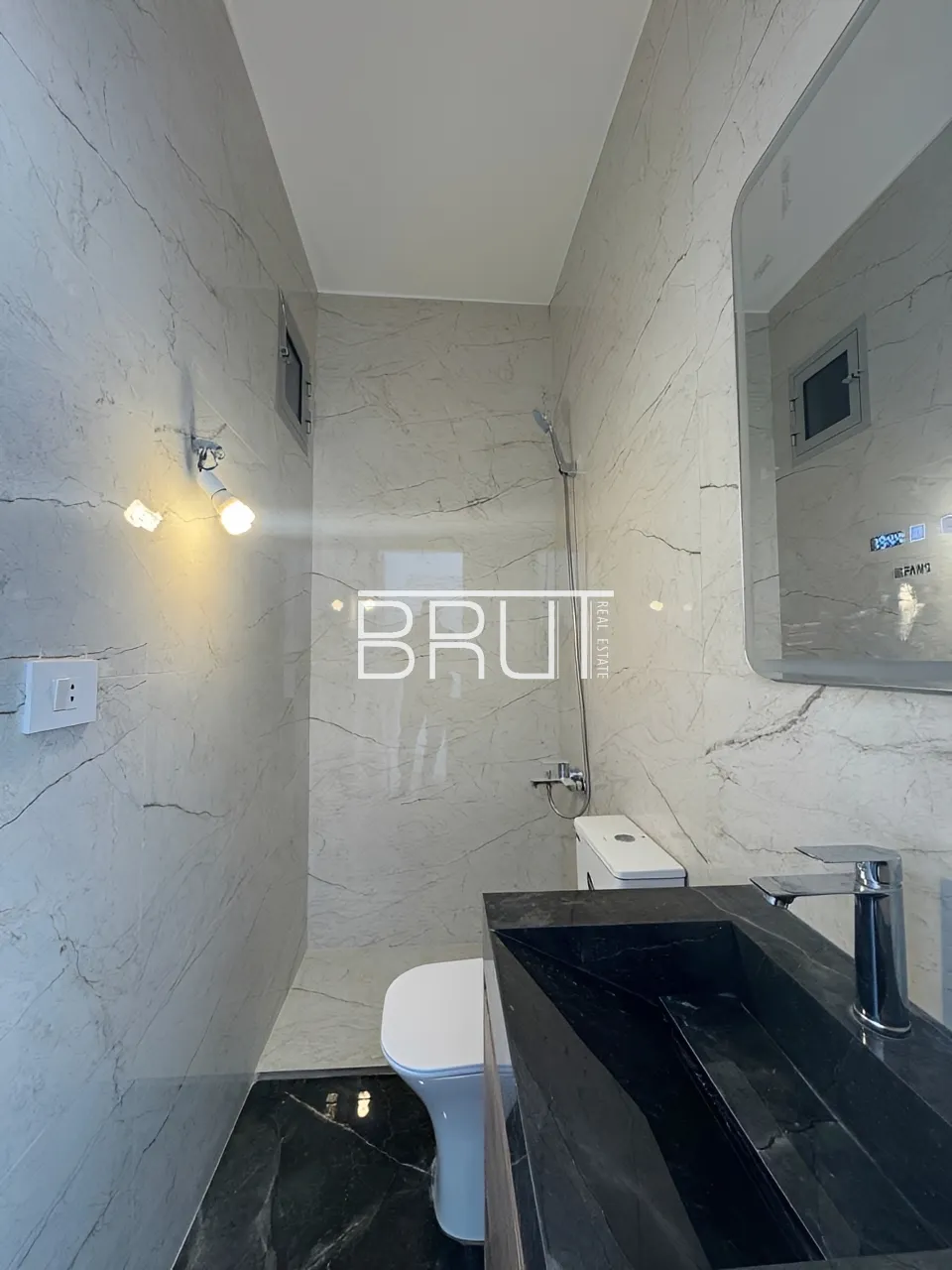 Apartment for Sale in Ballouneh