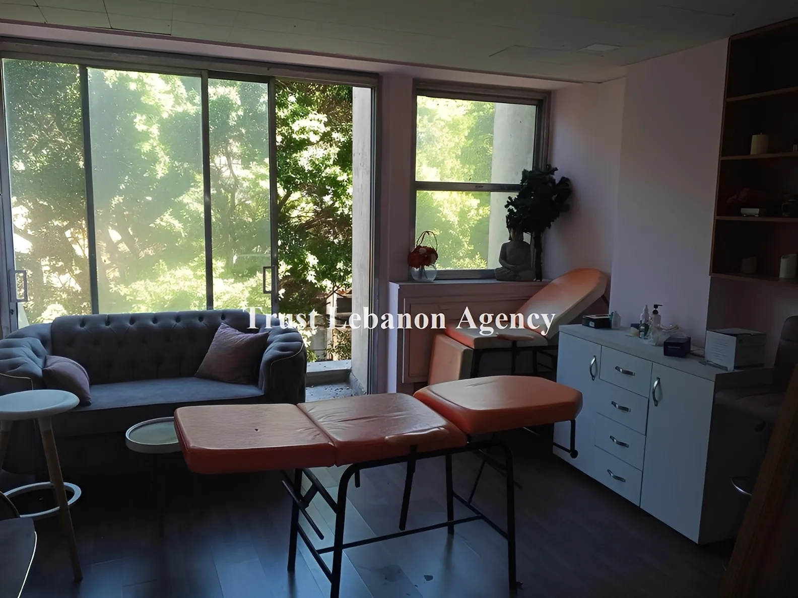 Office for rent in Hamra