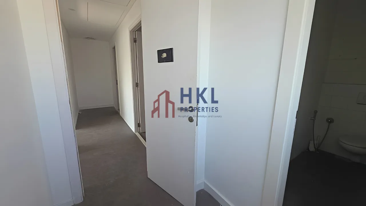Office for rent in Hamra