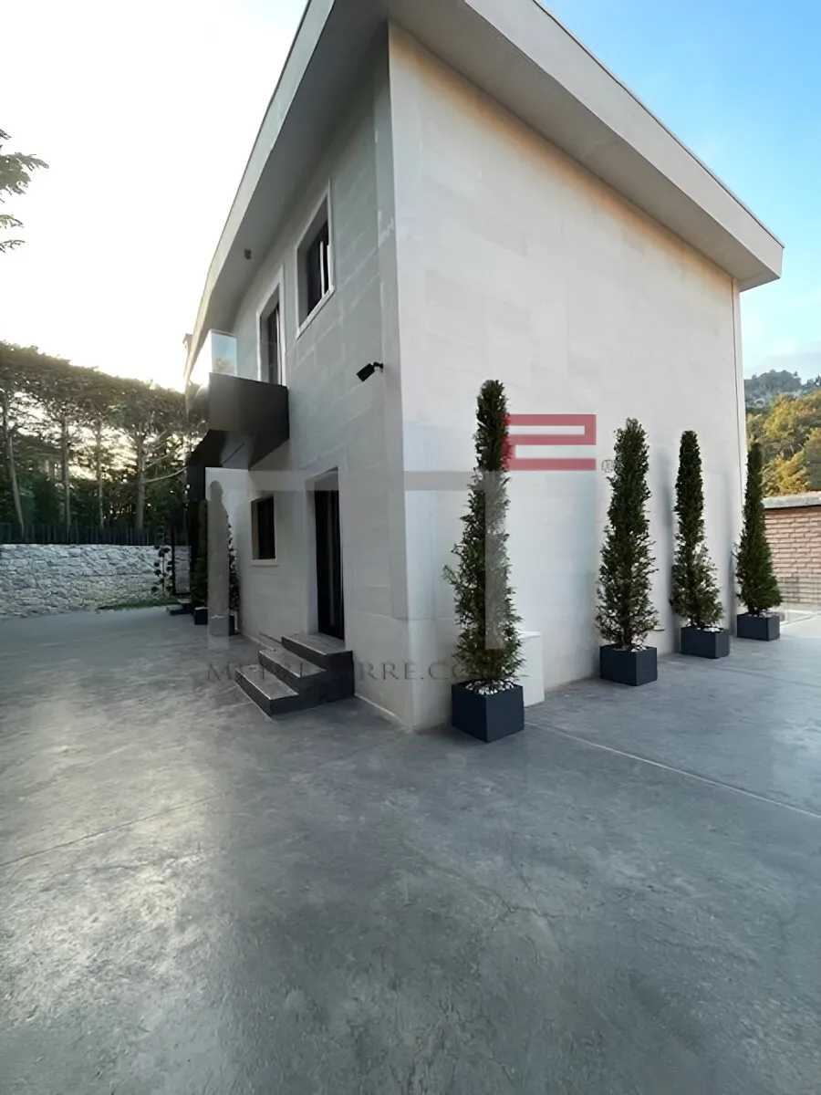 Villa for sale in Baabdat