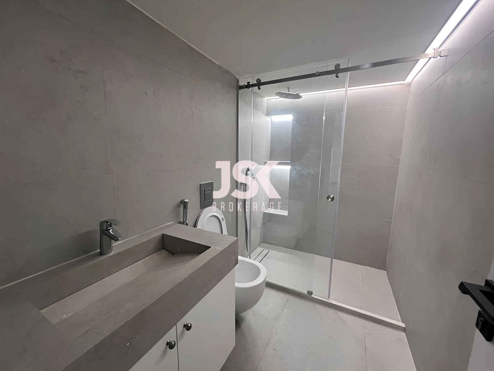 Apartment for Sale in Forn El Chebbak