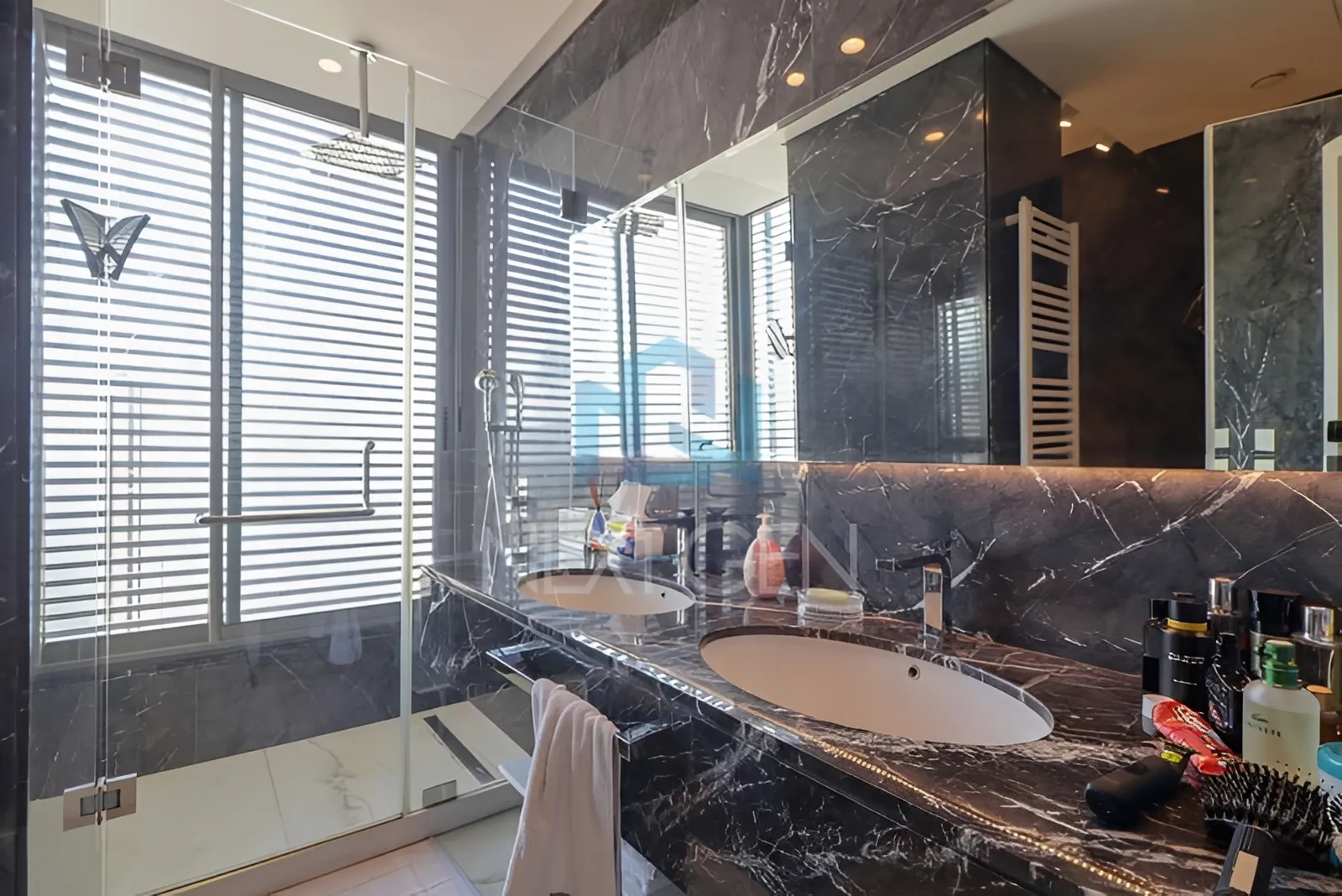 Apartment for Sale in Ain Al Tineh