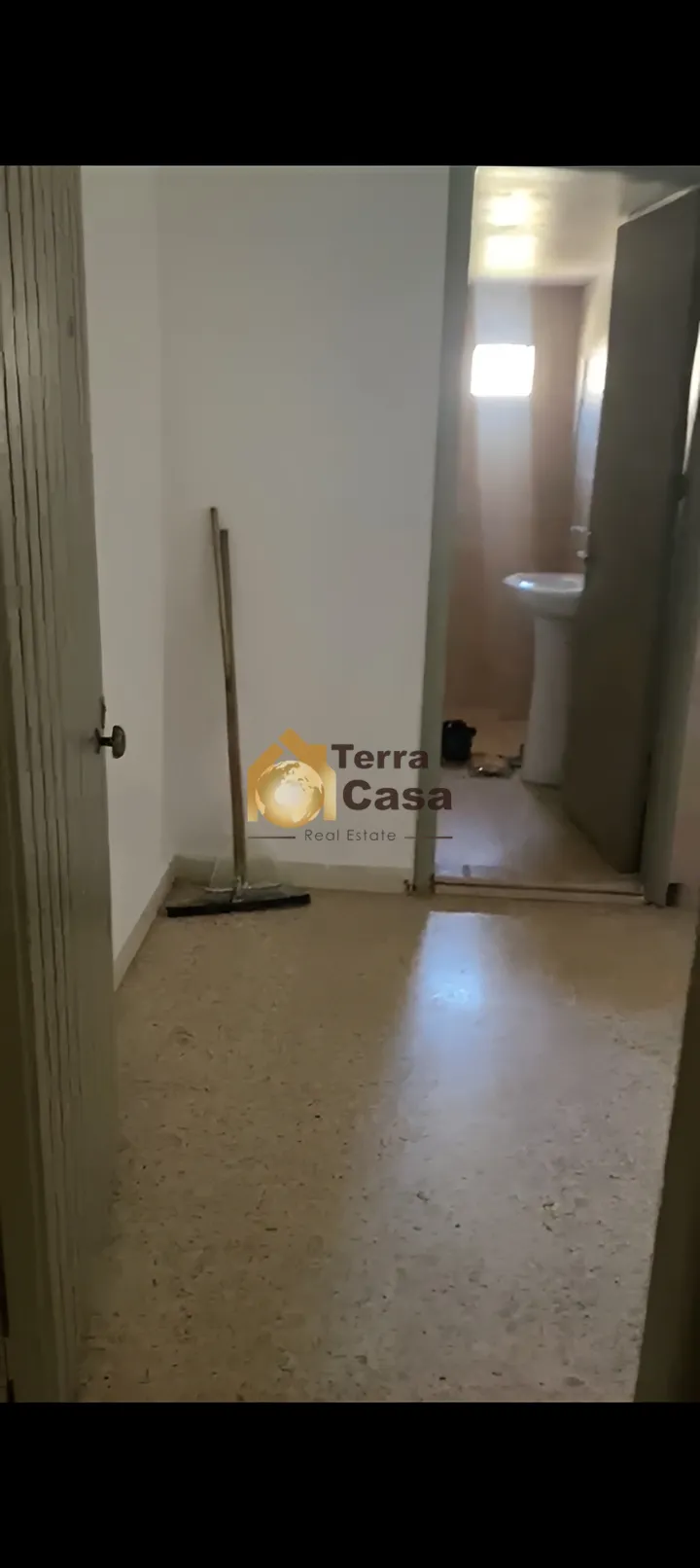 Office for Sale in Chtoura