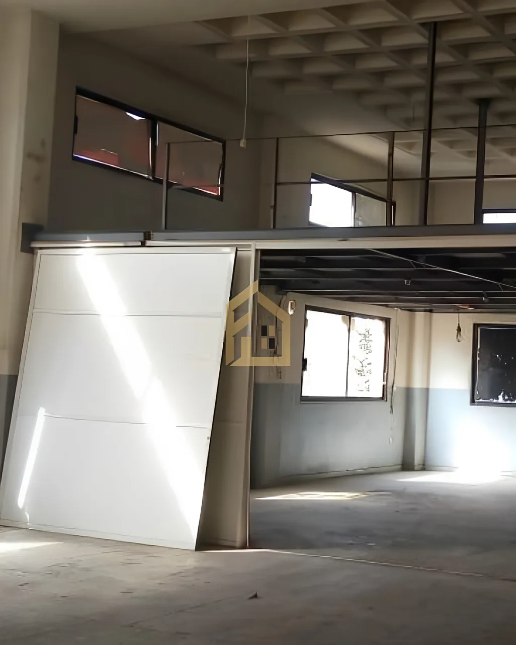 Warehouse for sale in Dekwaneh