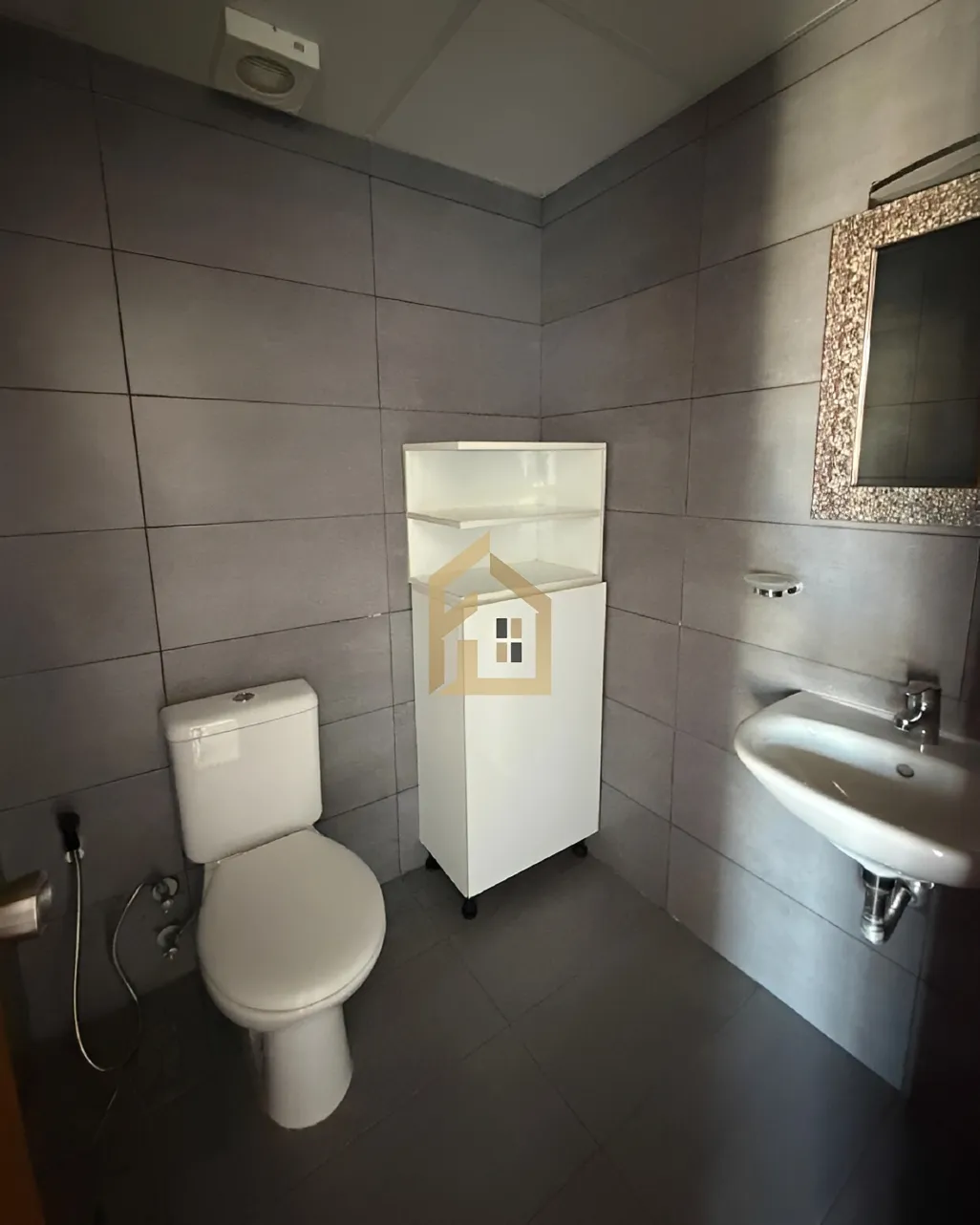 Office for rent in Ain El Mraiseh, Bayrut, Lebanon