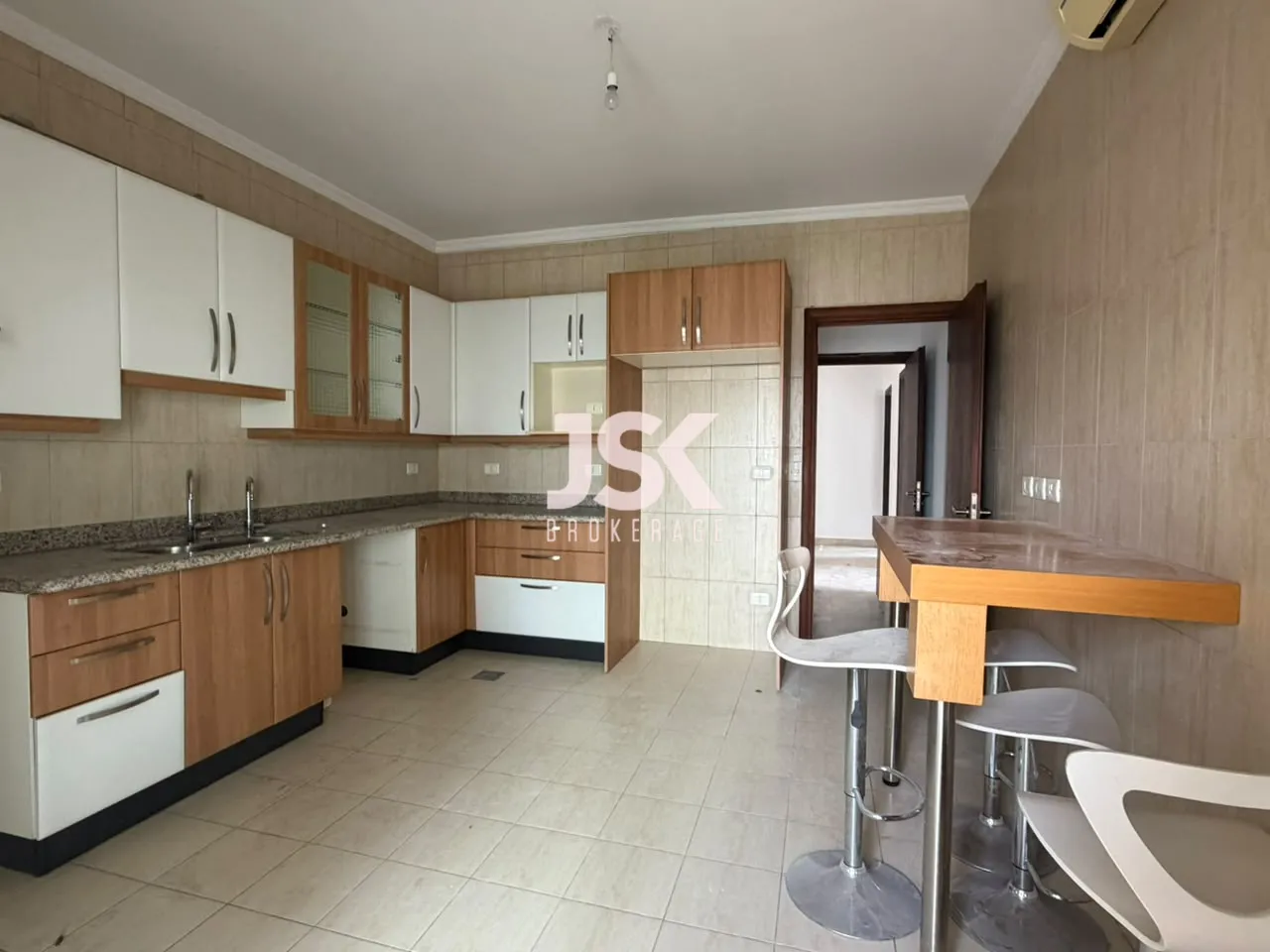 Apartment for Sale in Achrafieh - 3 bed