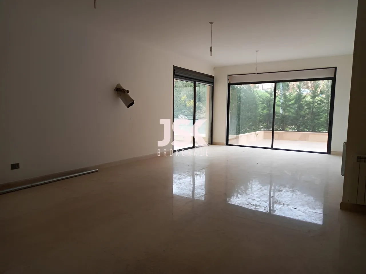 Apartment for Sale in Ballouneh - 3 bed