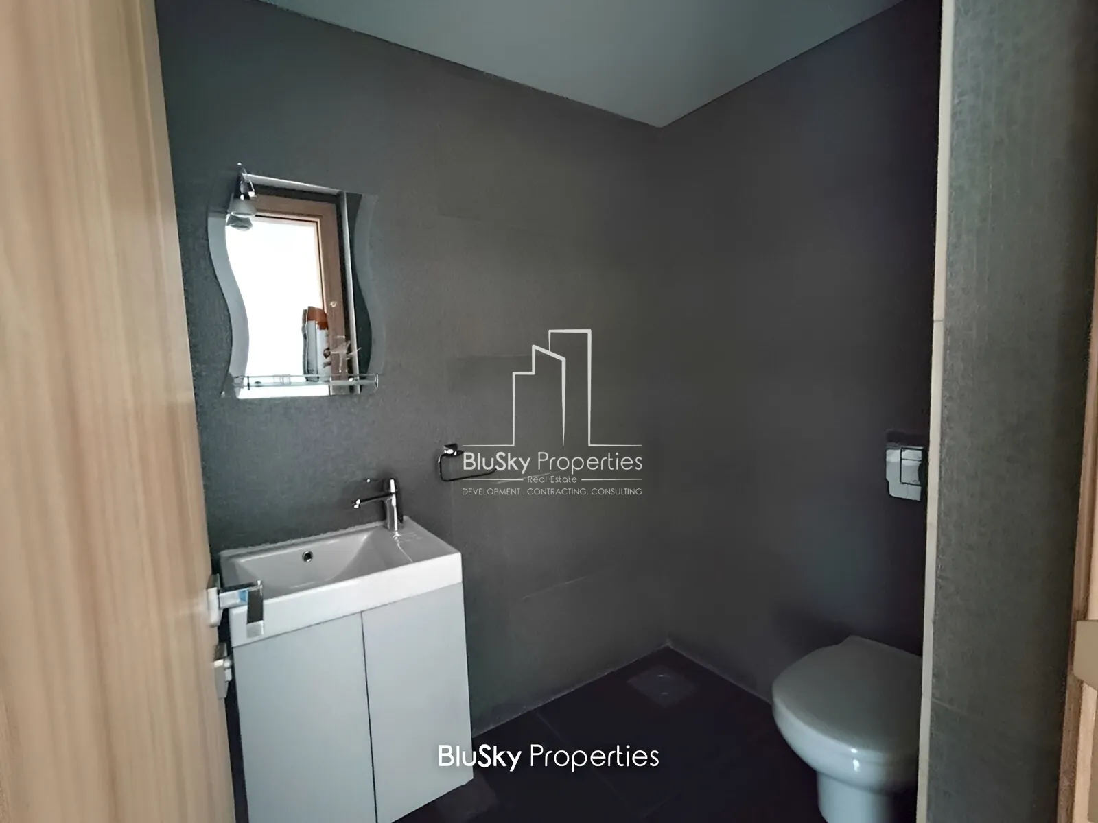 Office for rent in Adonis
