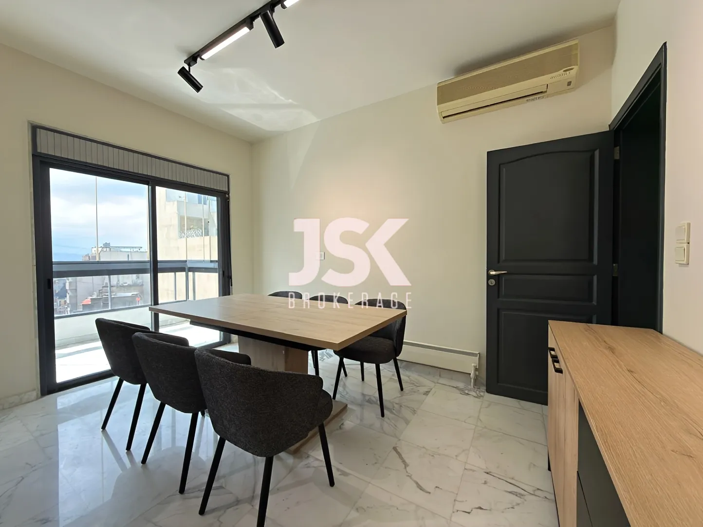 Apartment for sale in Achrafieh, Beirut, Lebanon - 3 bed, 4 bath
