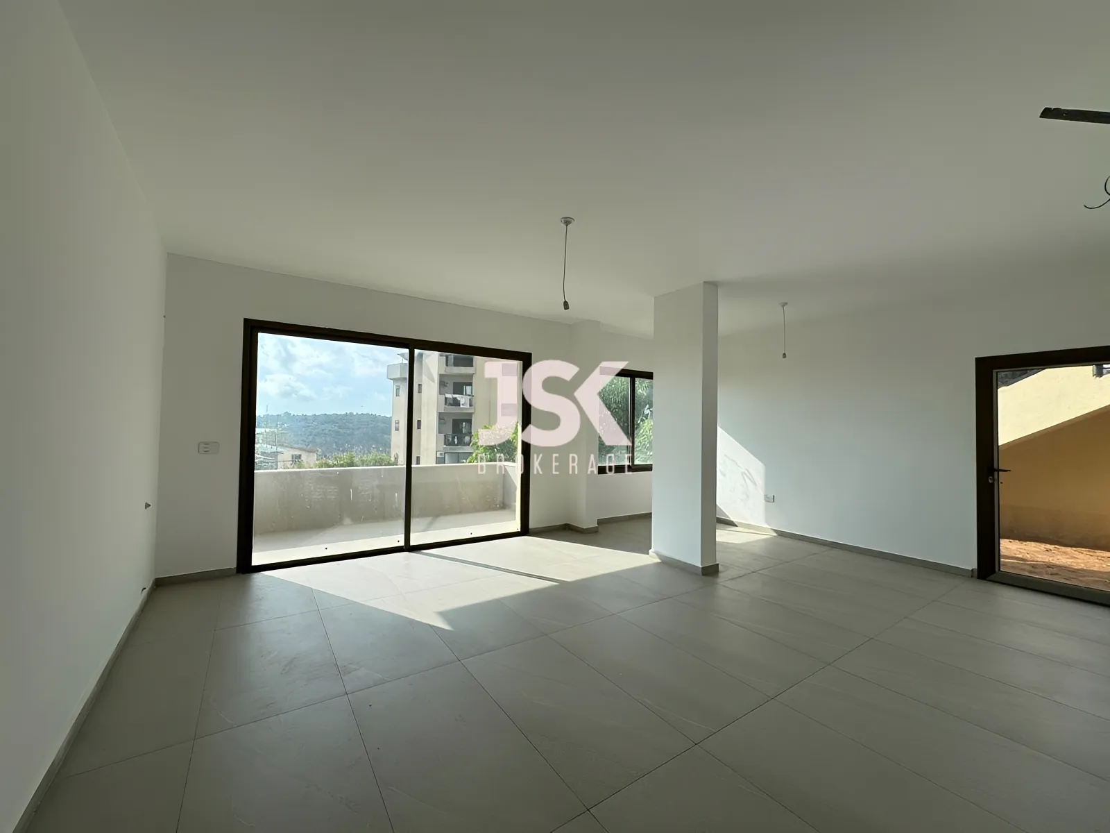 Apartment for Sale in Jouret Al Ballout - 3 bed, 3 bath