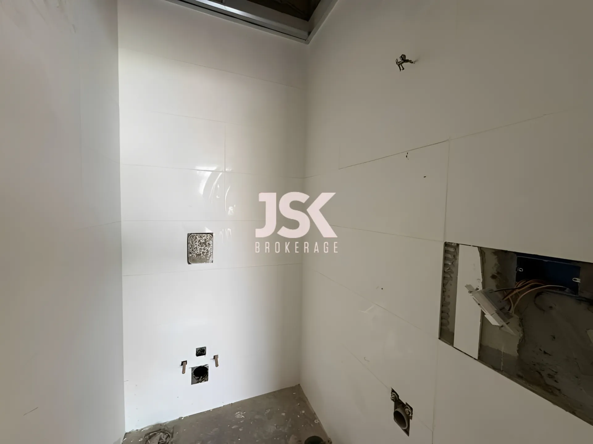 Apartment for Sale in Beit Meri - 3 bed, 4 bath