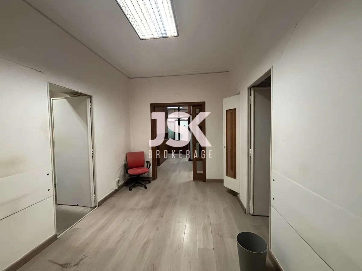 Office for rent in Badaro