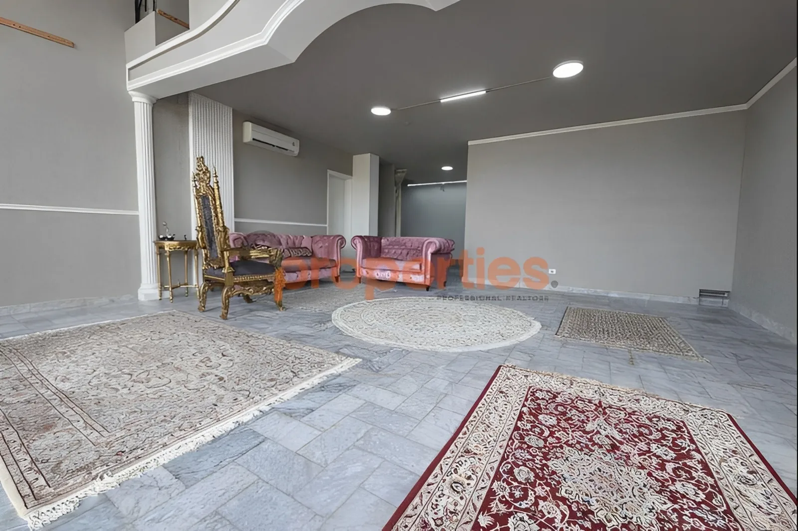 Shop for sale in Hazmieh
