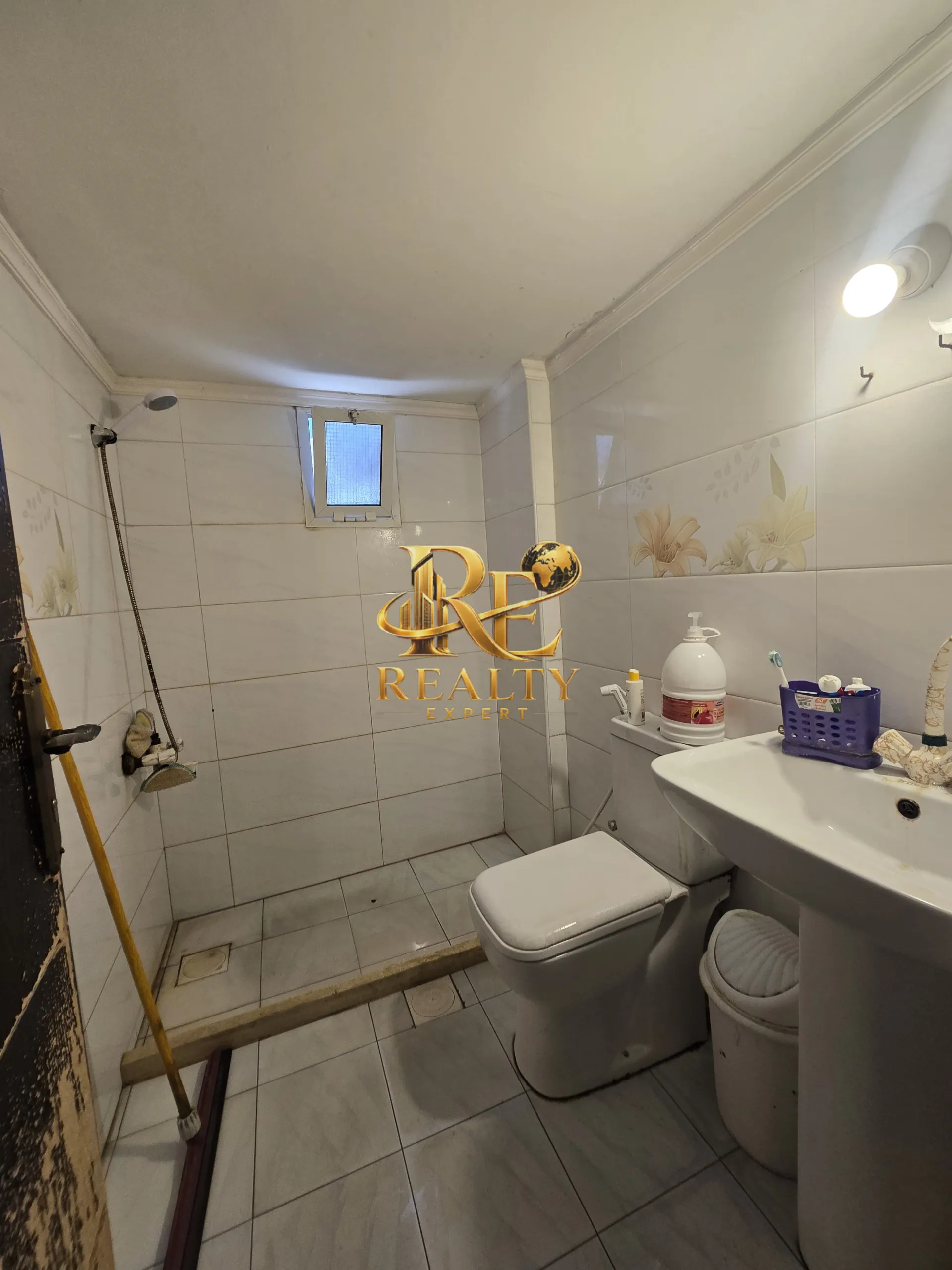 شقة for sale in شويفات القبة، لبنان
