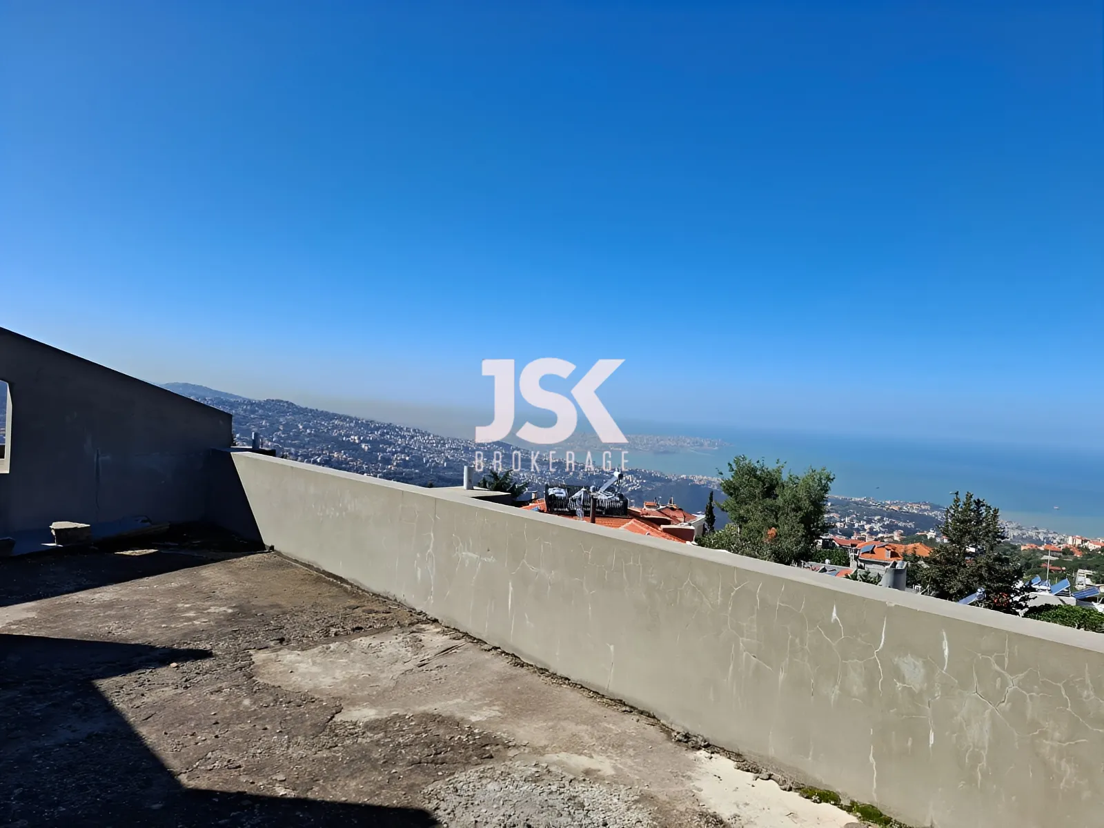 Building for Sale in Ballouneh