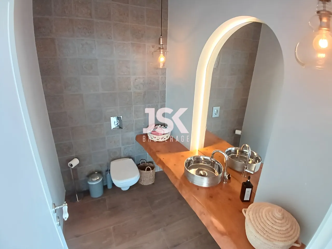 Villa for Sale in Roumieh