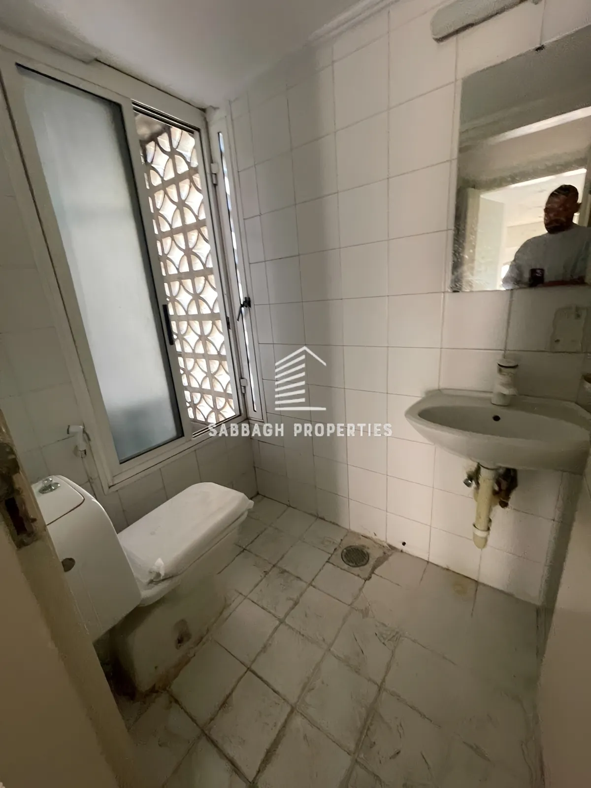 Office for rent in Sassine