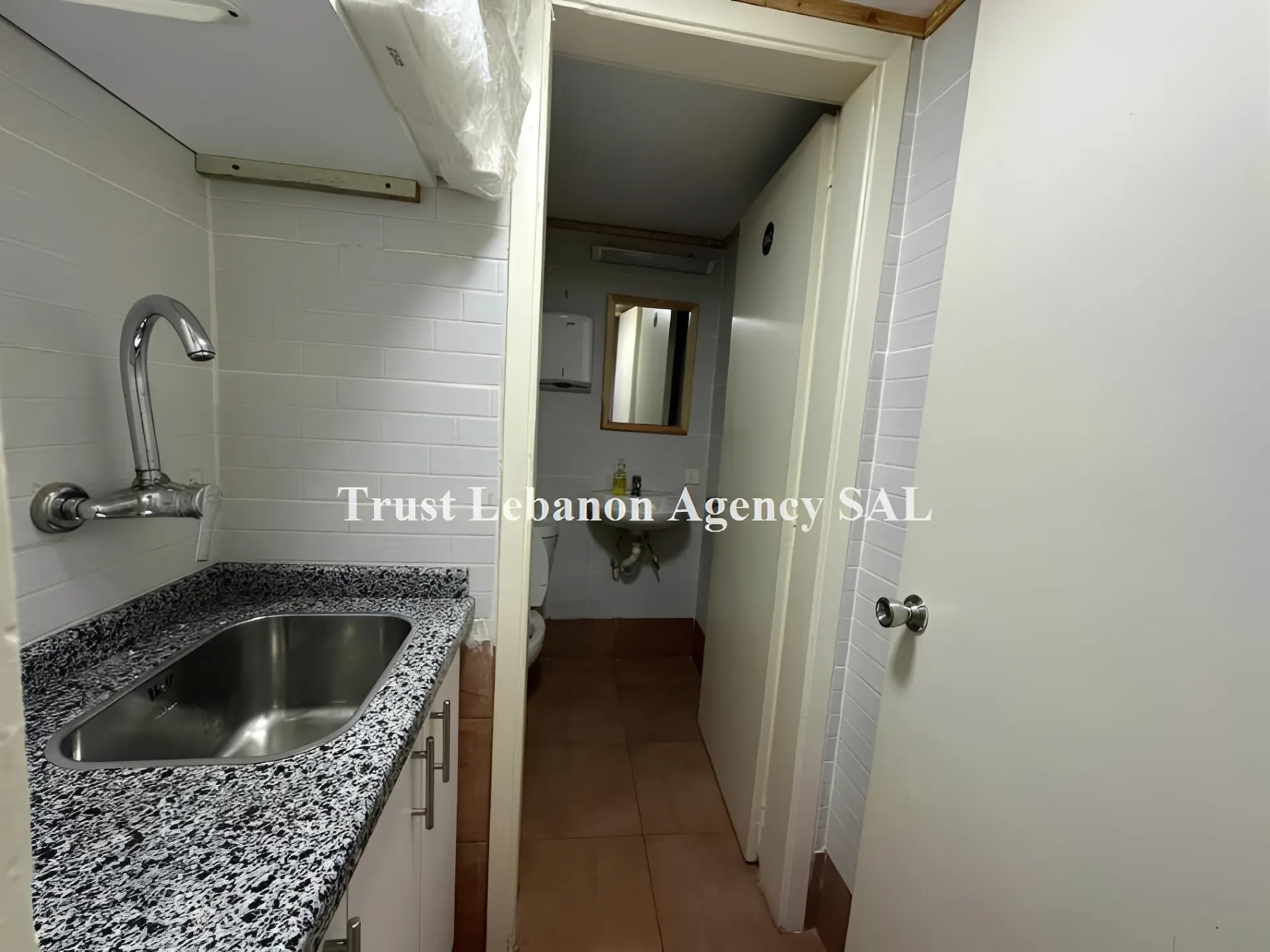 Office for rent in Metn, Dawra