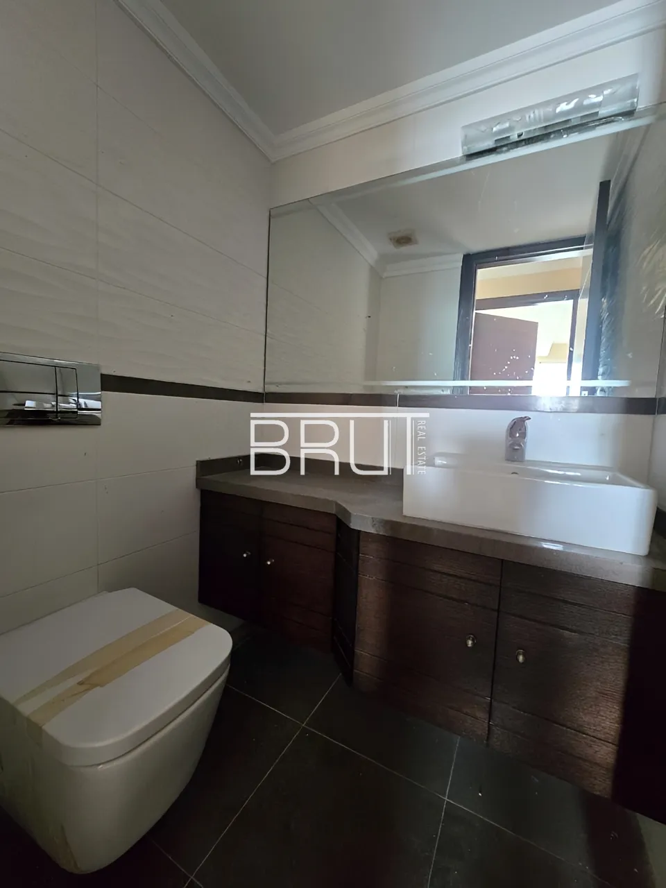 Apartment for Sale in Haret Sakher