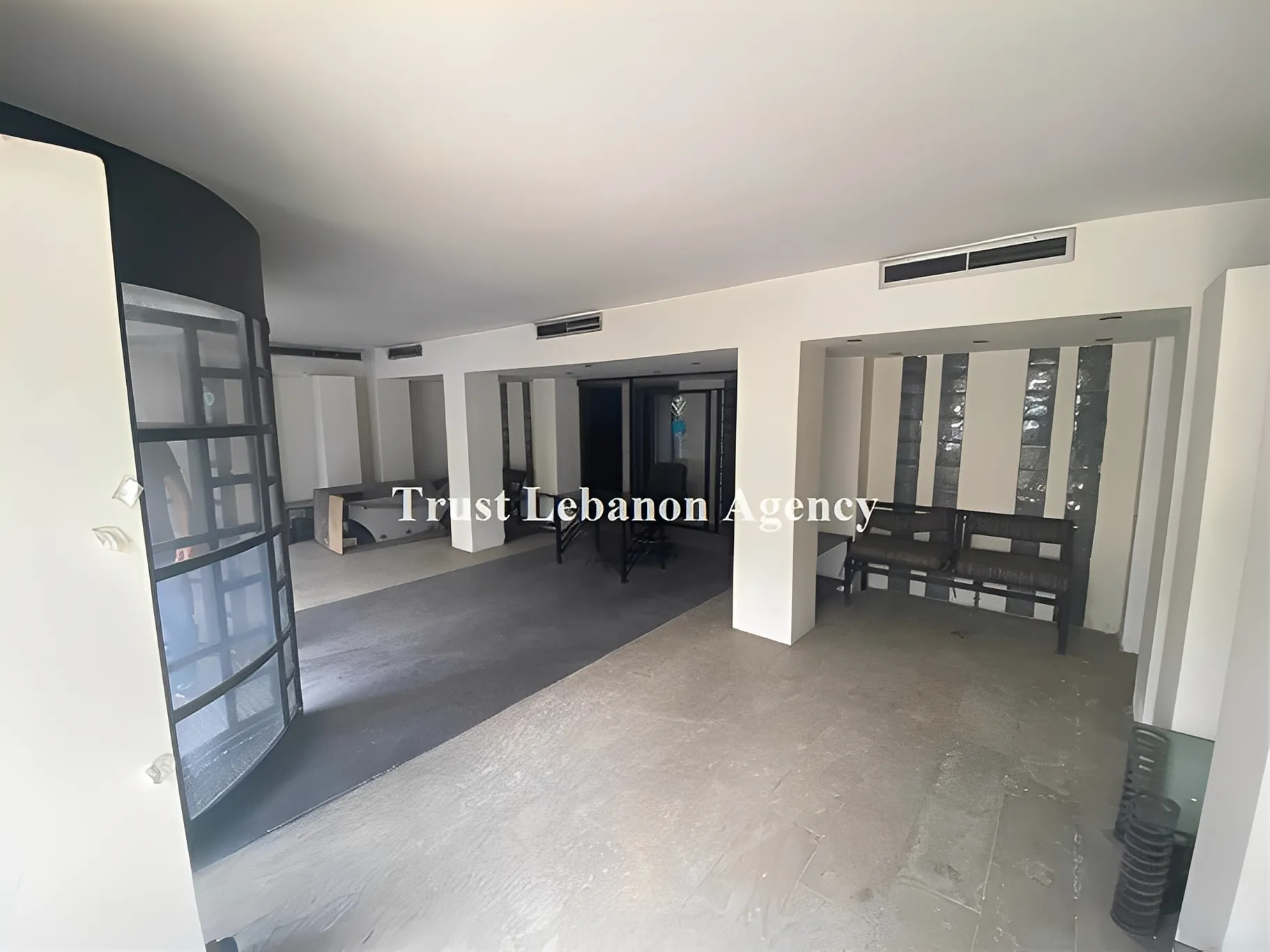 Shop for sale in Metn, Nahr El Mott