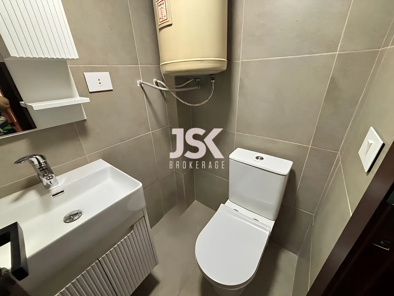Office for Rent in Mtaileb