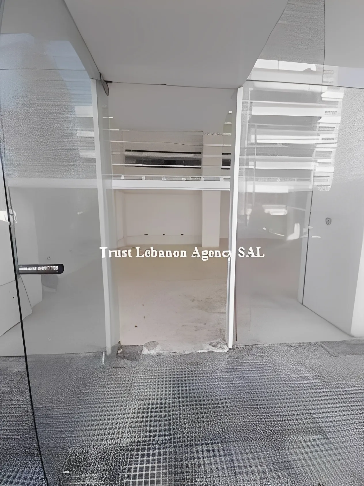 Shop for rent in Metn, Horsh Tabet