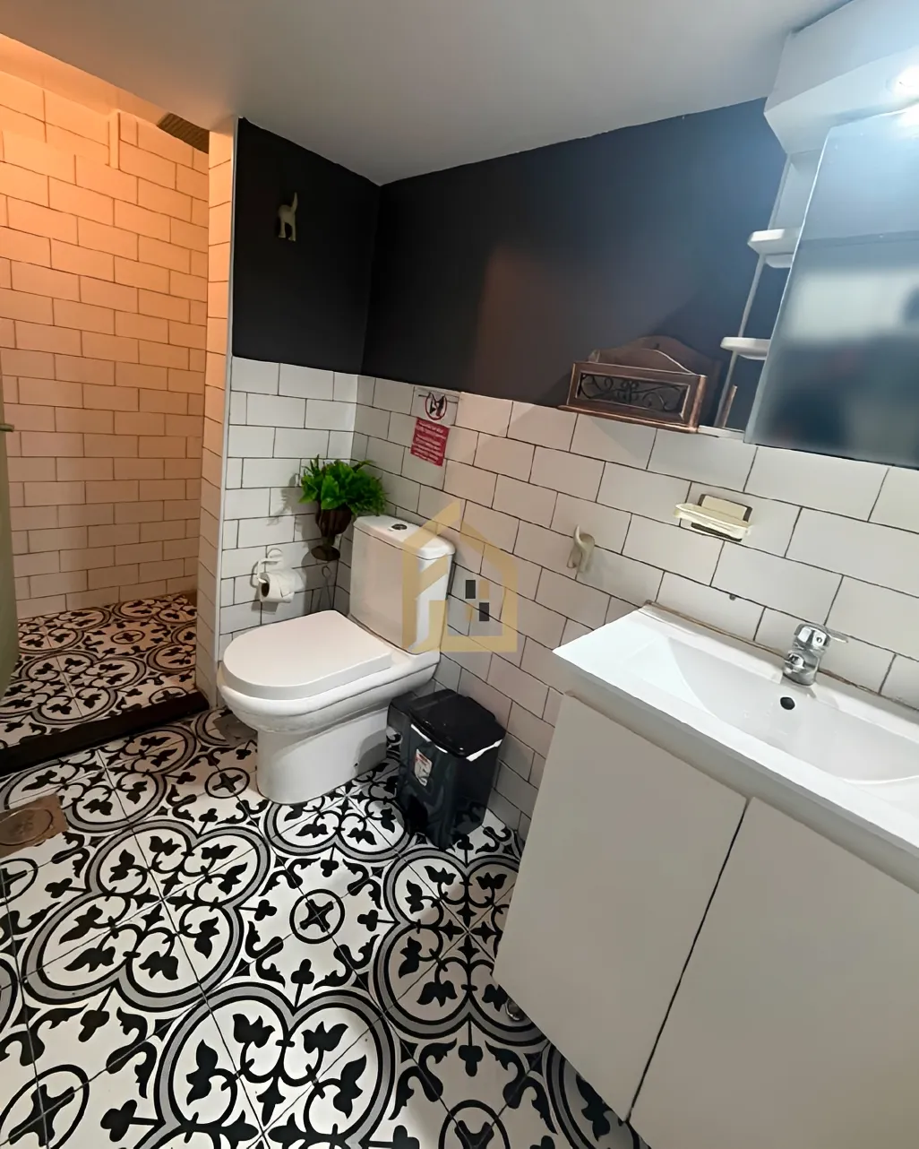 Studio for rent in Achrafieh, Beirut, Lebanon - 1 bed, 1 bath