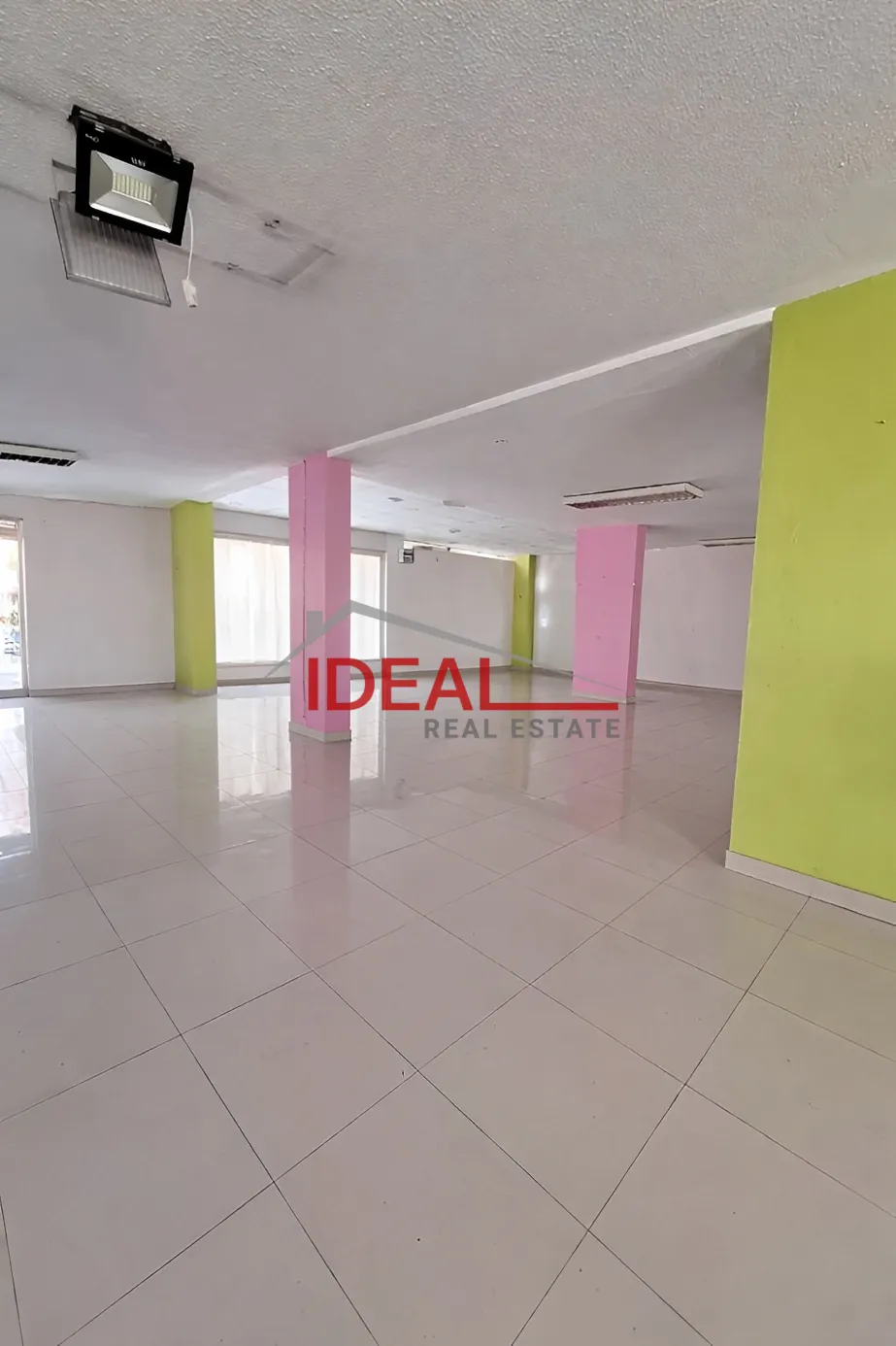 Showroom for sale in Kfar Hbab