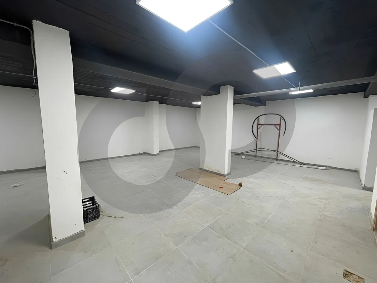 Apartment for Sale in Ramlet El Baida, Bayrut, Lebanon