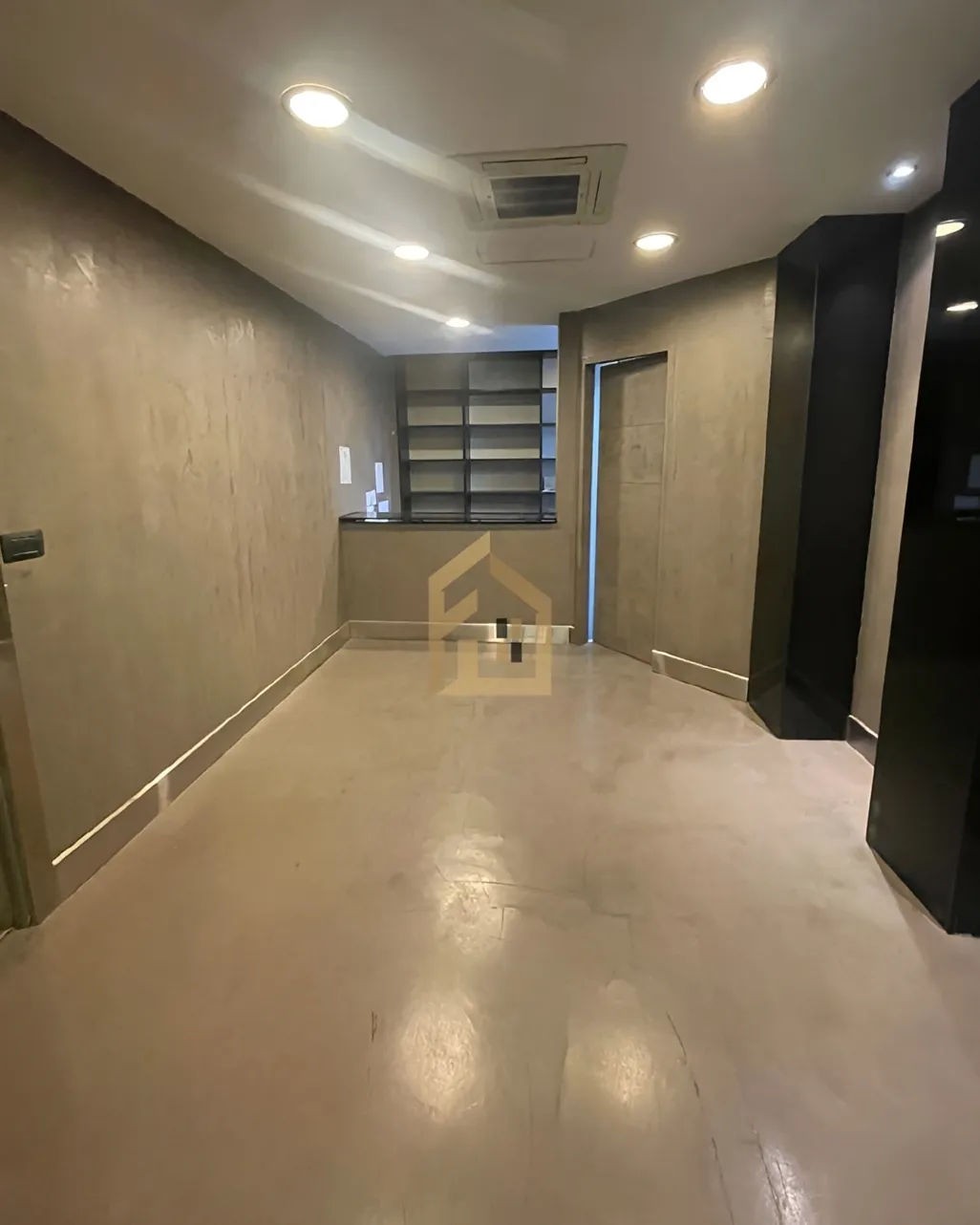 Office for rent in Forn El Chebbak, Lebanon