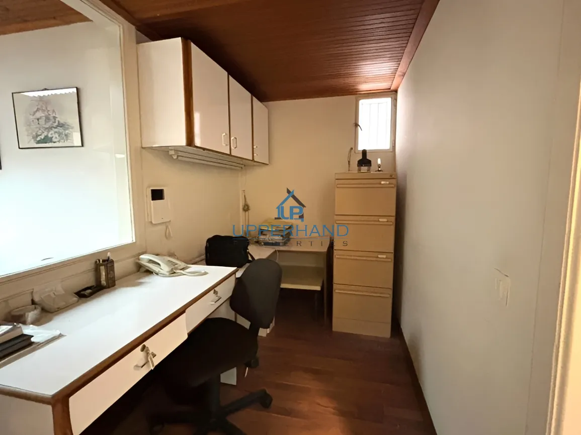 Office for rent in Horch Tabet